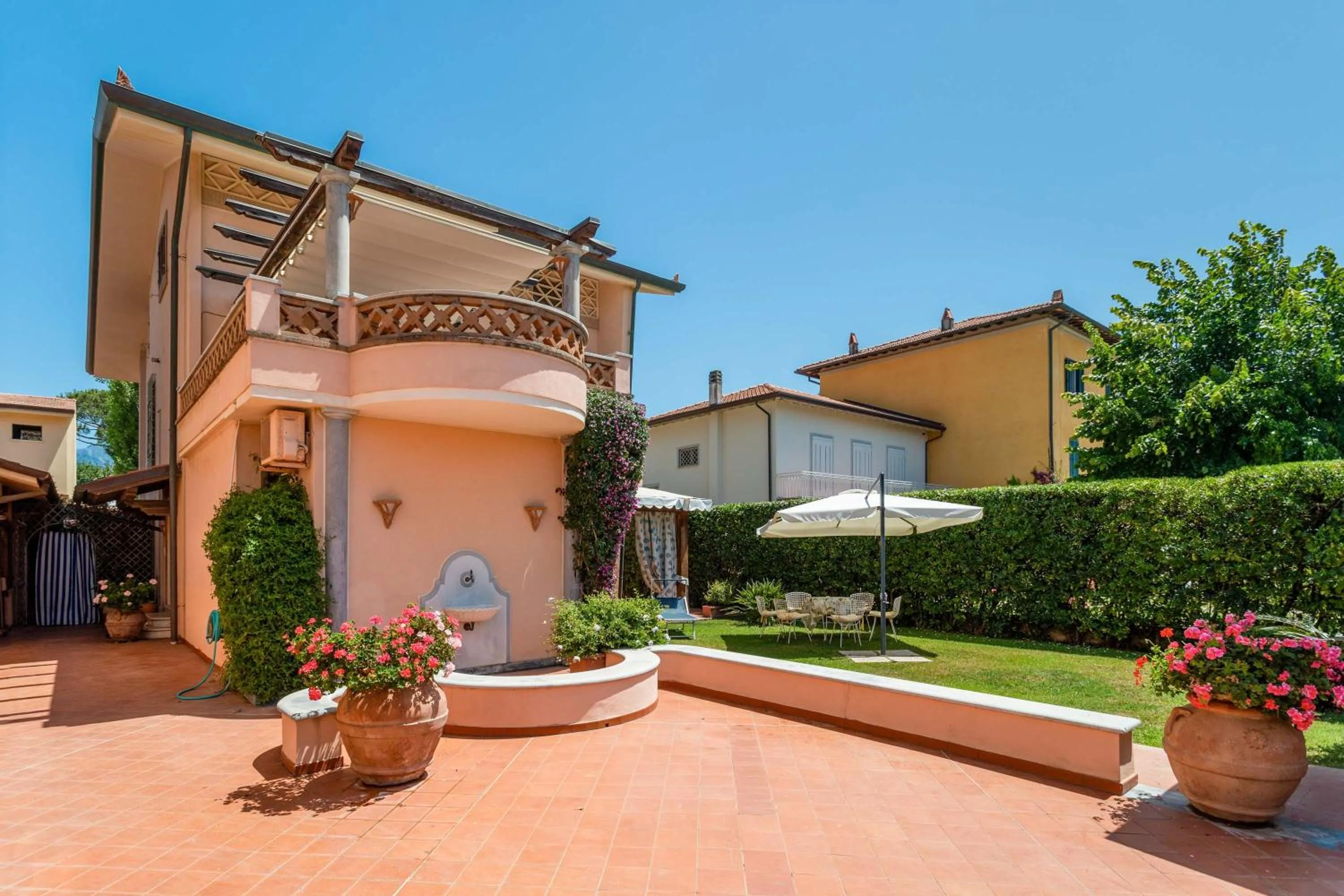 Property building in Hotel Sonia