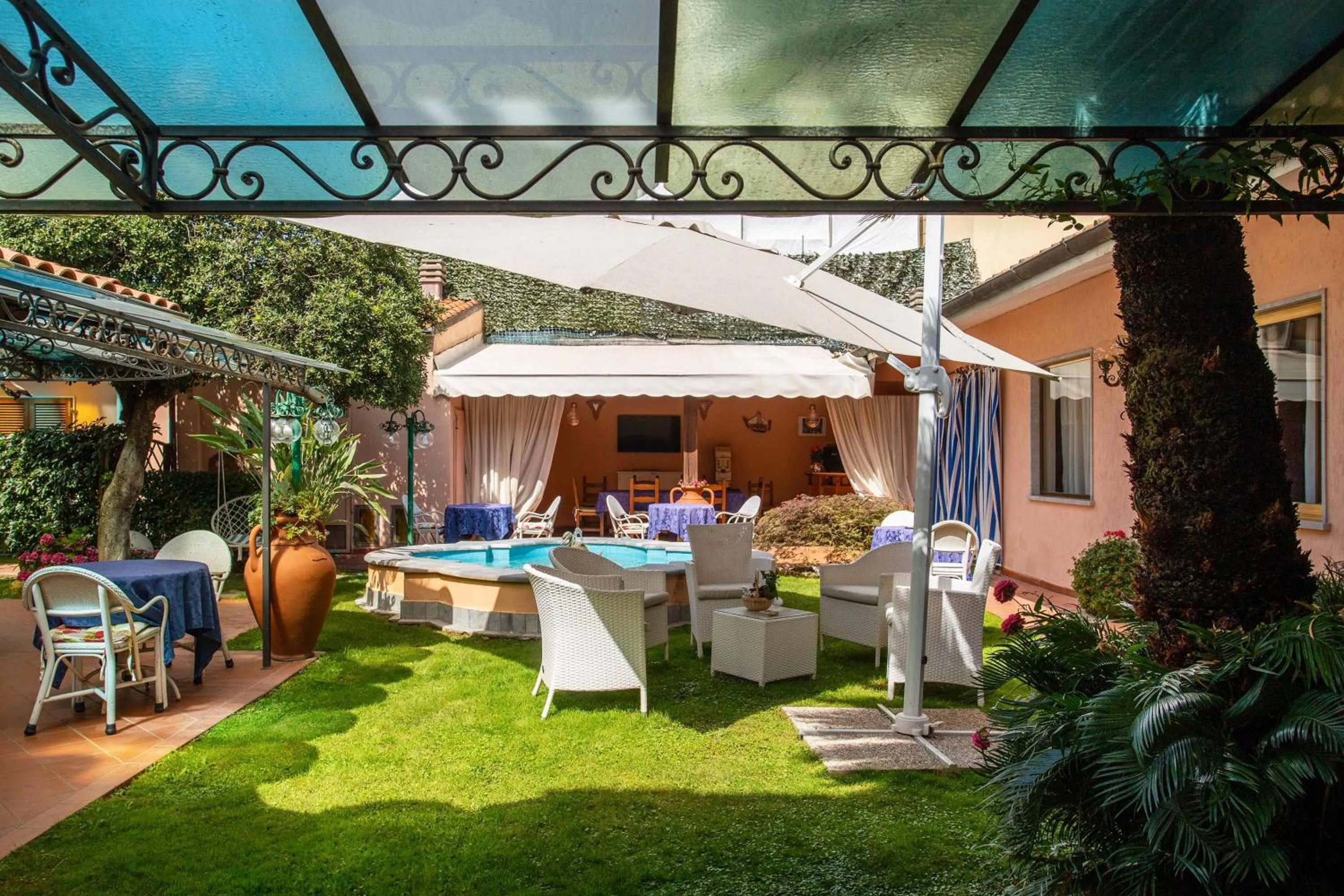 Patio in Hotel Sonia