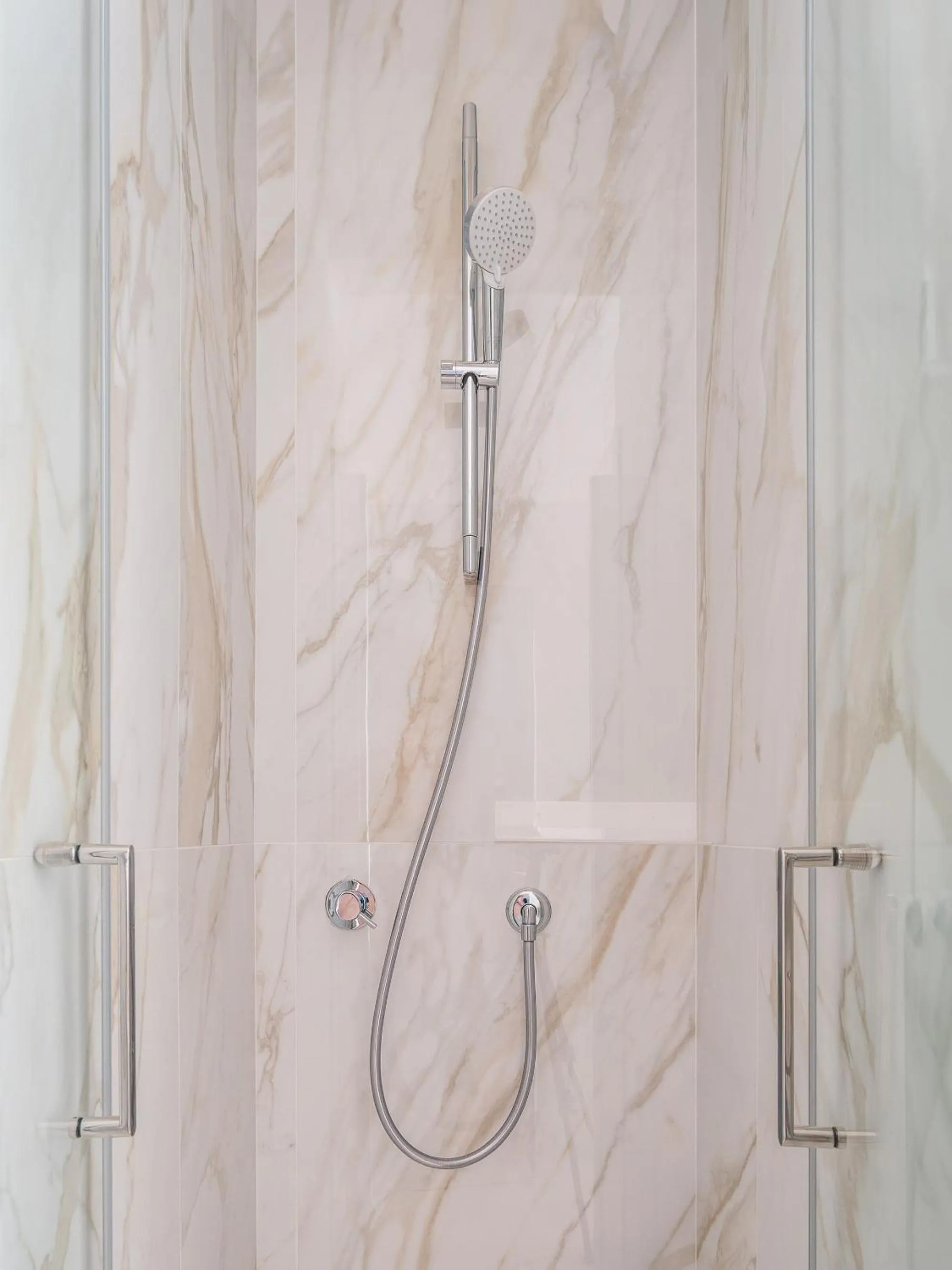 Shower in Hotel Sonia