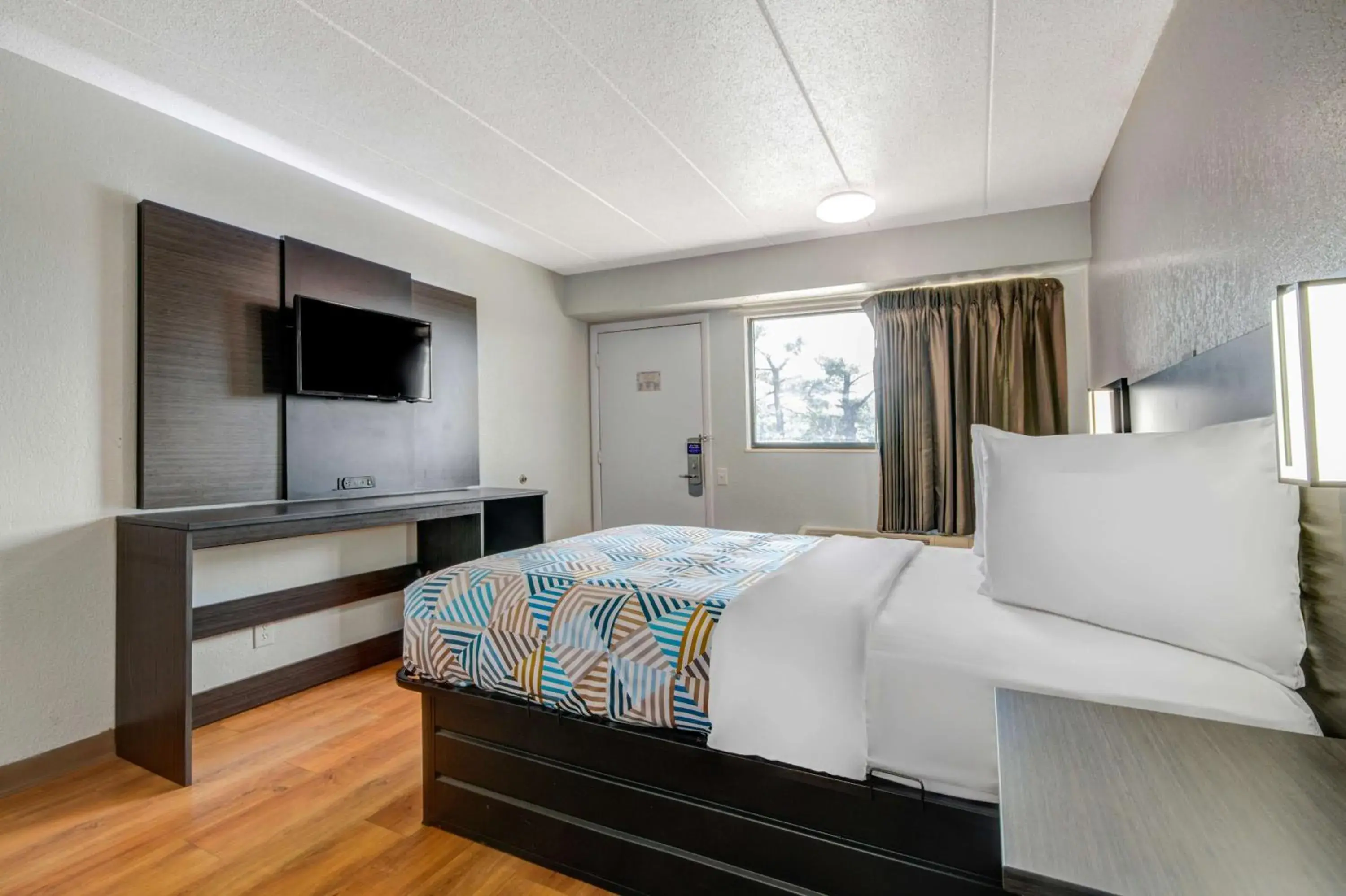 Bedroom, Bed in Motel 6-York, PA Bedroom, Bed in Motel 6-York, PA