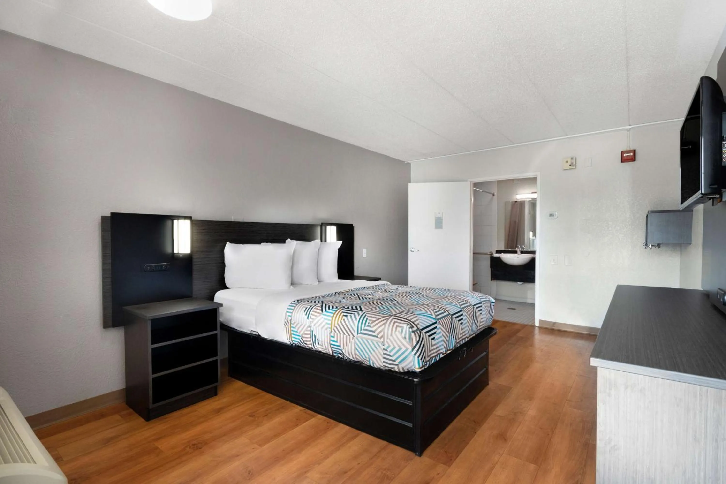 Bedroom, Bed in Motel 6-York, PA