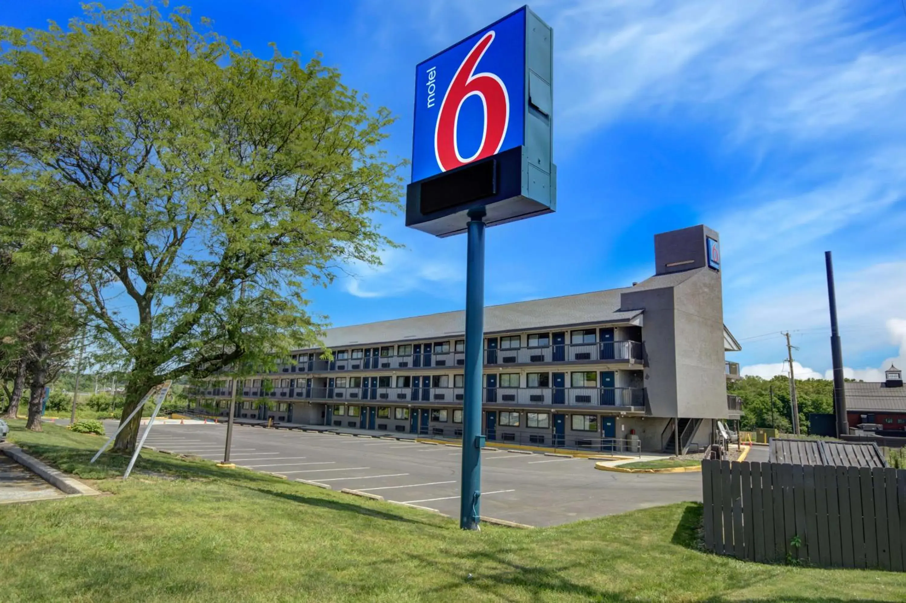 Property building in Motel 6-York, PA Property building in Motel 6-York, PA