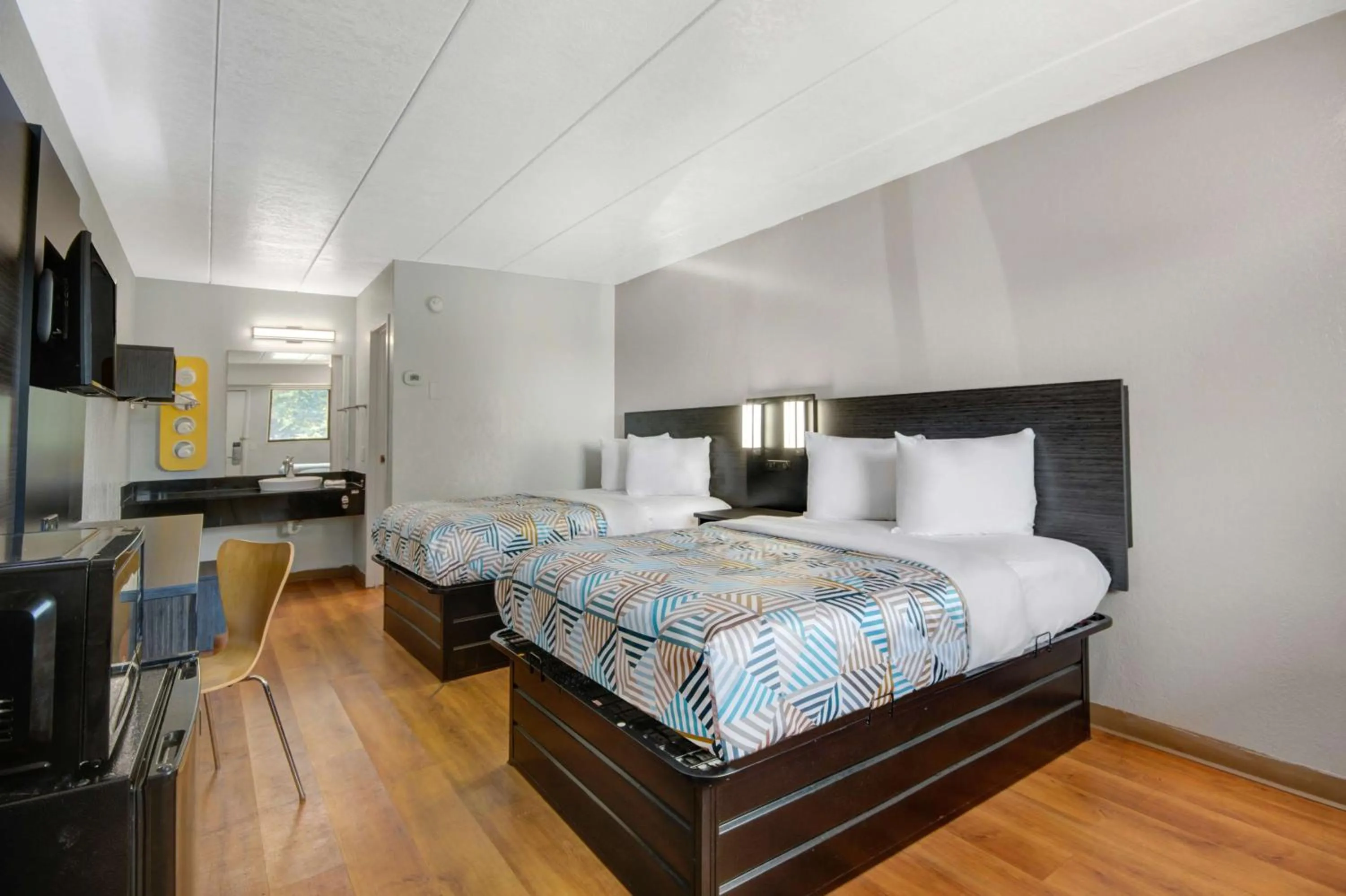 Other, Bed in Motel 6-York, PA