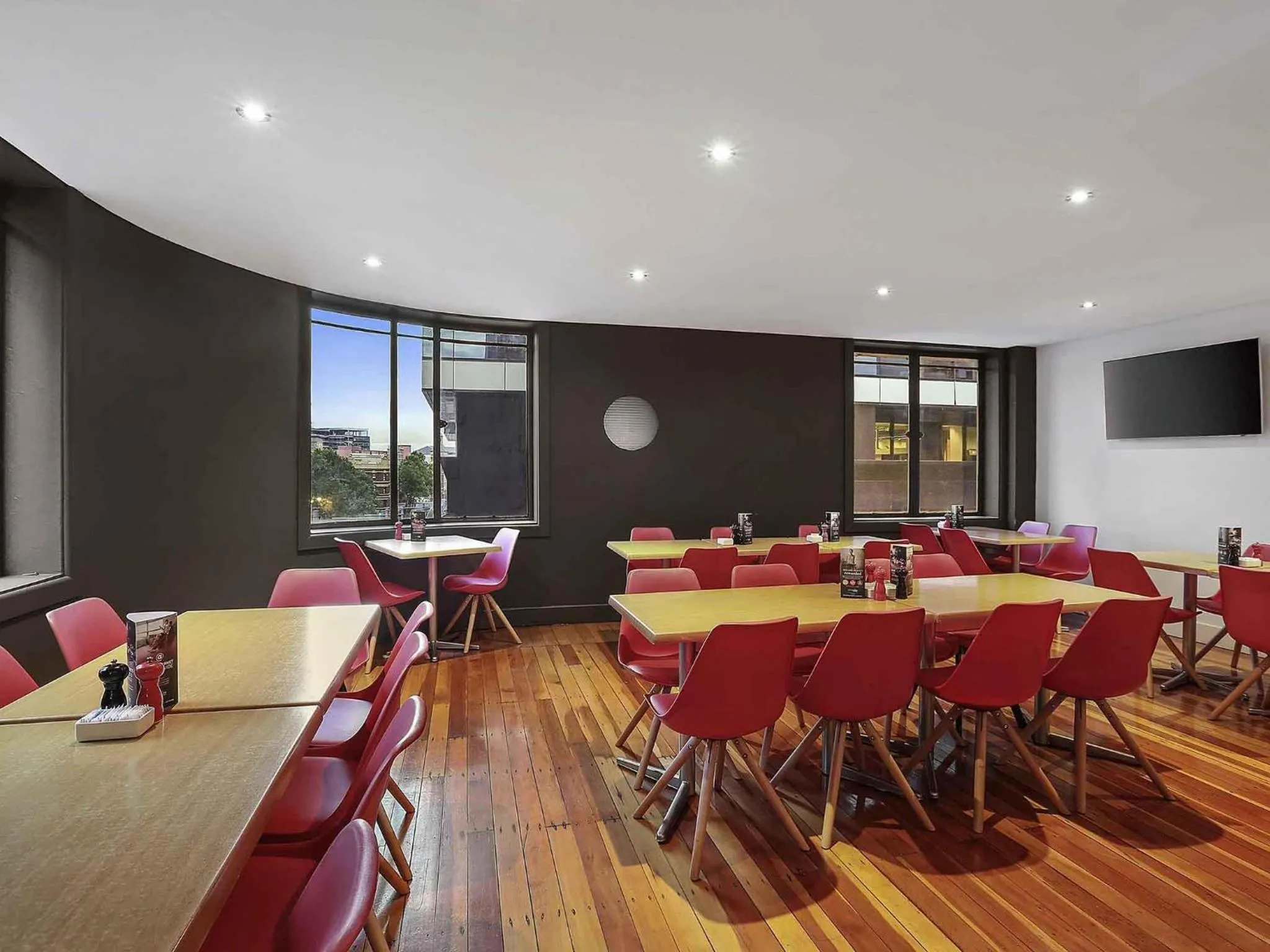 Restaurant/places to eat in ibis Sydney World Square