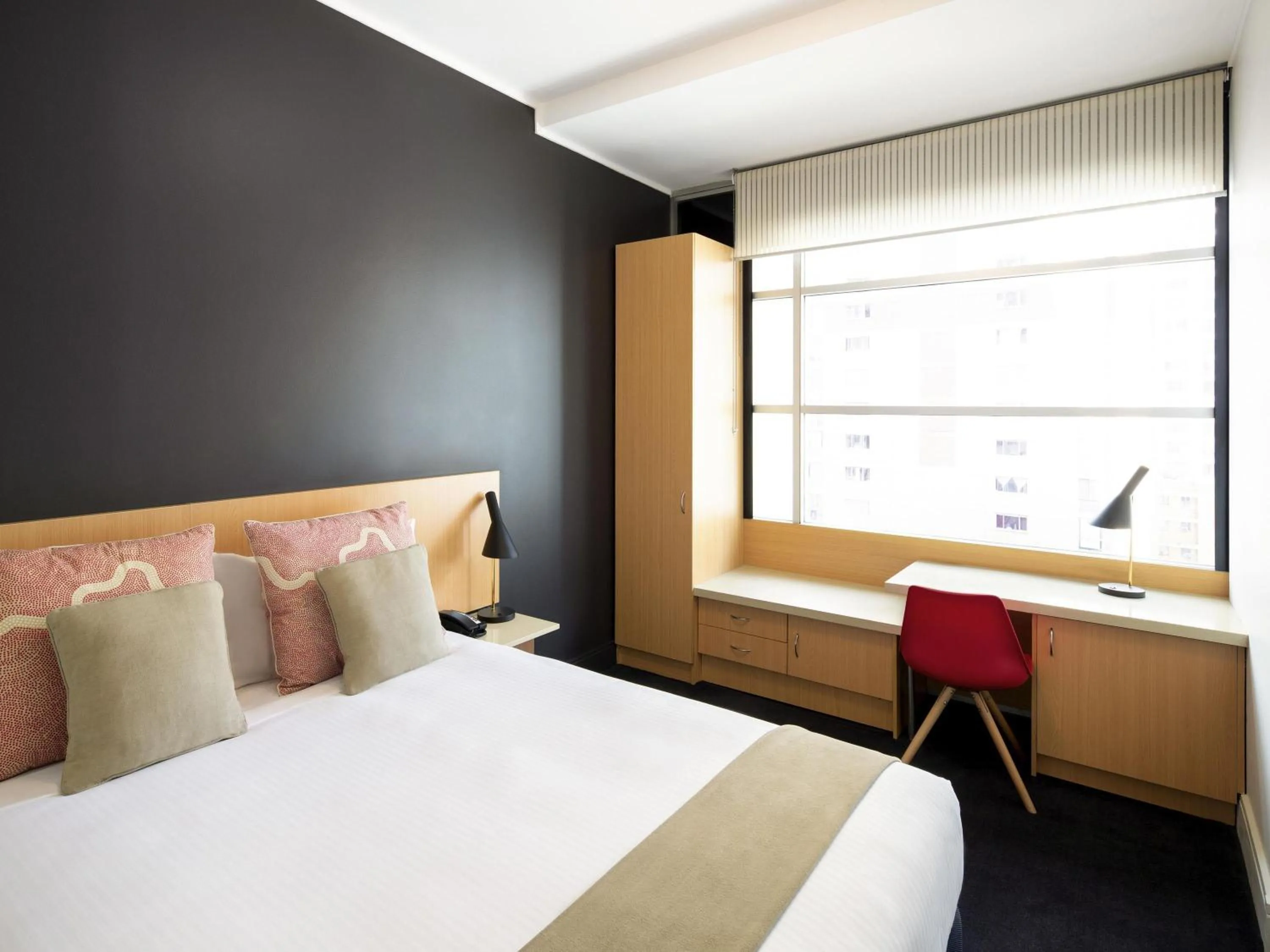 Bedroom, Bed in ibis Sydney World Square