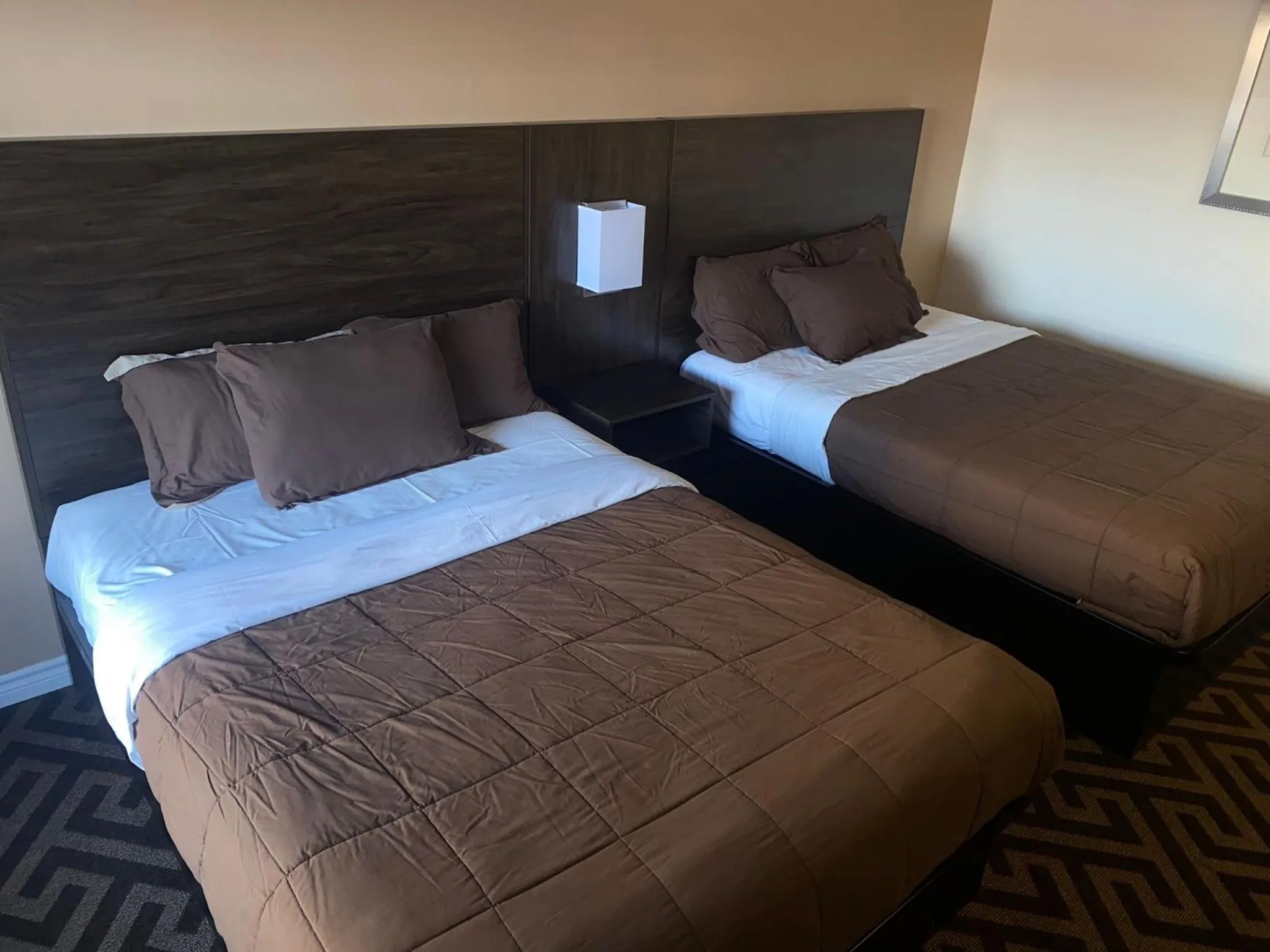 Bed in Falls Lodge by the Falls (Formerly Knights Inn)