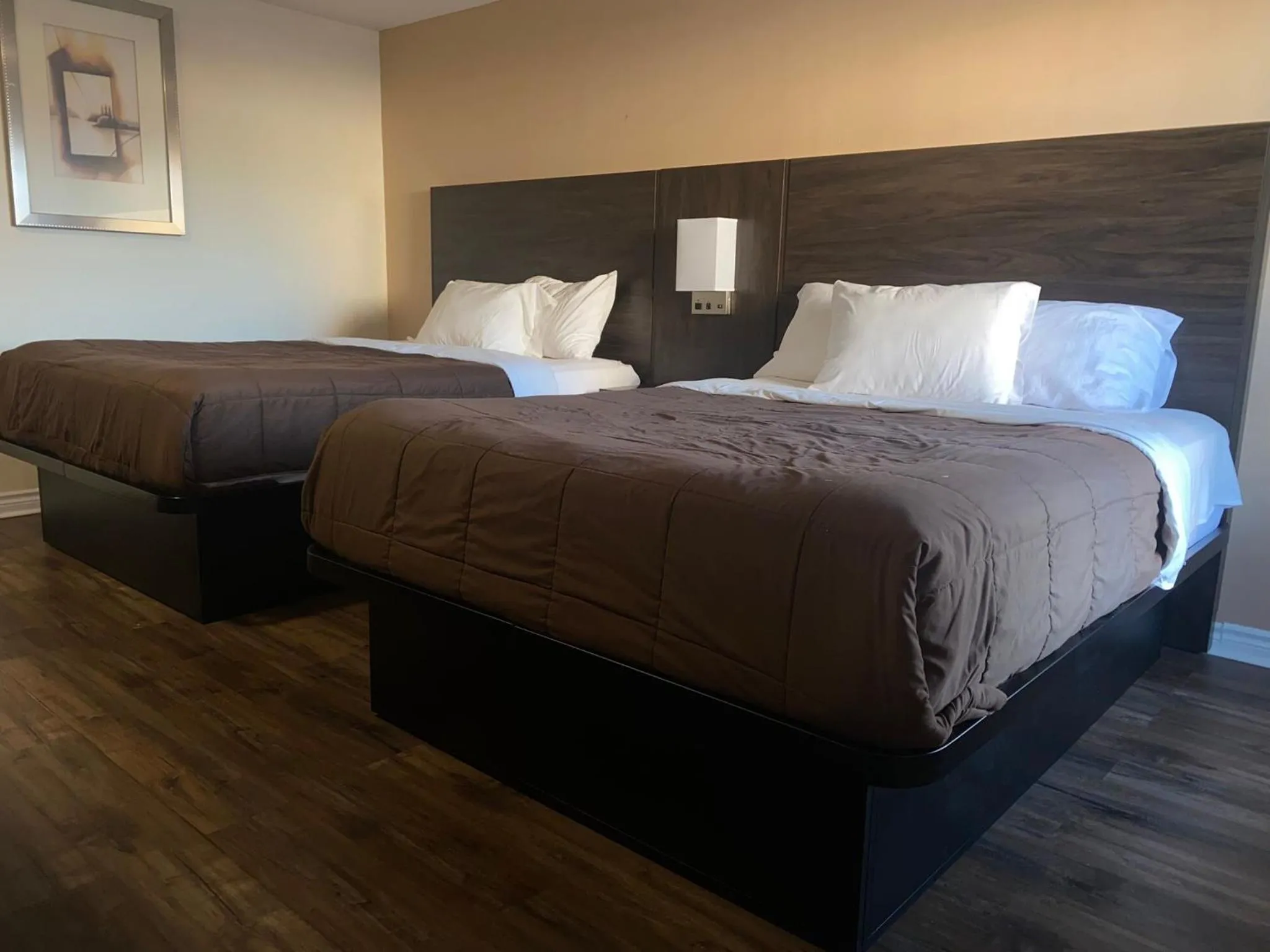 Bedroom, Bed in Falls Lodge by the Falls (Formerly Knights Inn)