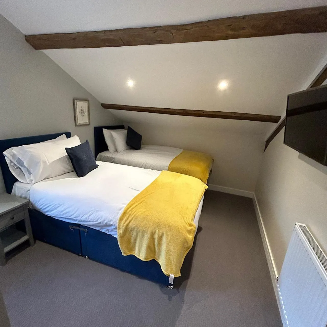 Bedroom, Bed in Grapes Hotel, Bar & Restaurant Snowdonia Nr Zip World