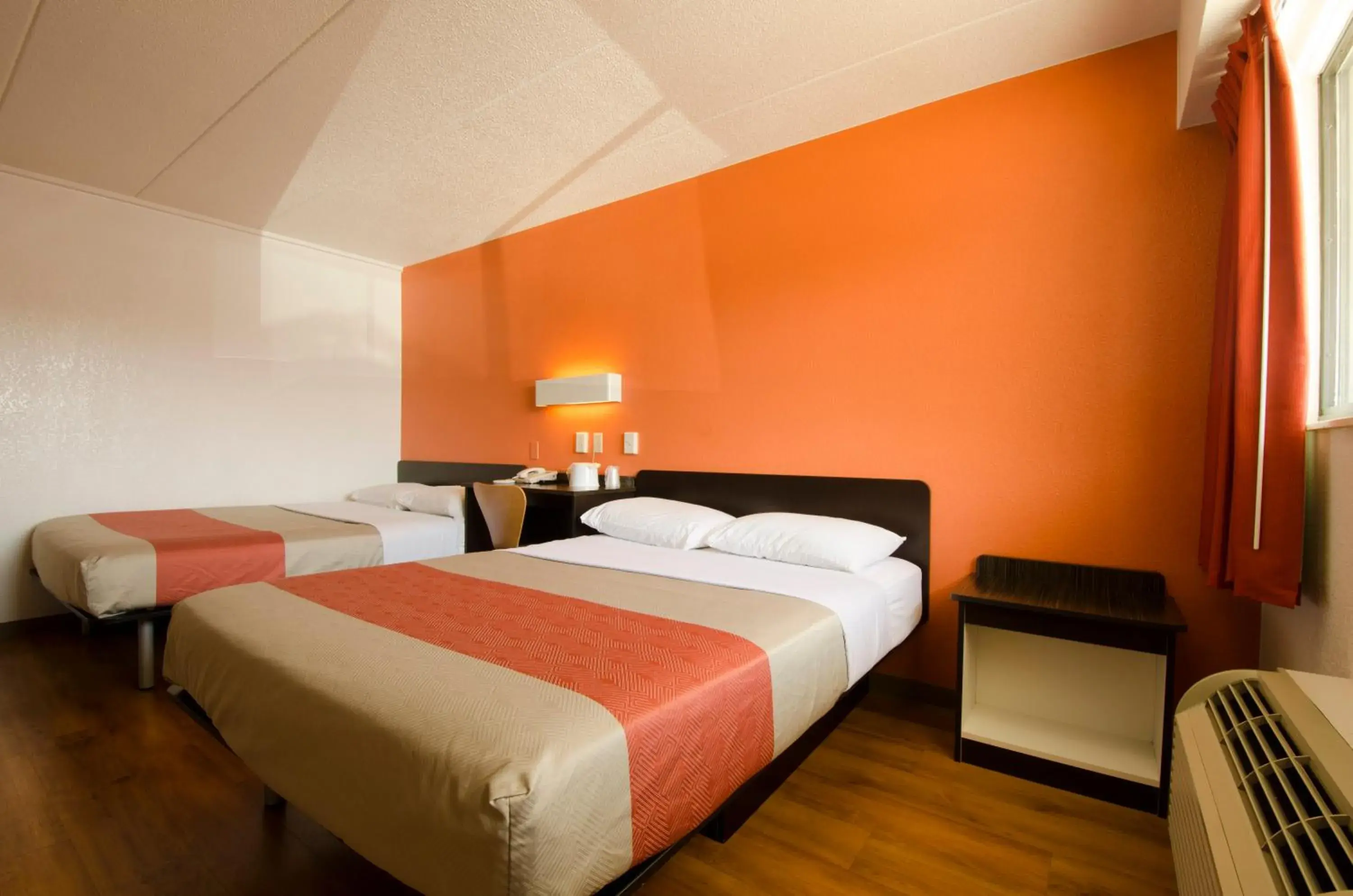 Bed in Motel 6-Gaithersburg, DC - Washington Bed in Motel 6-Gaithersburg, DC - Washington