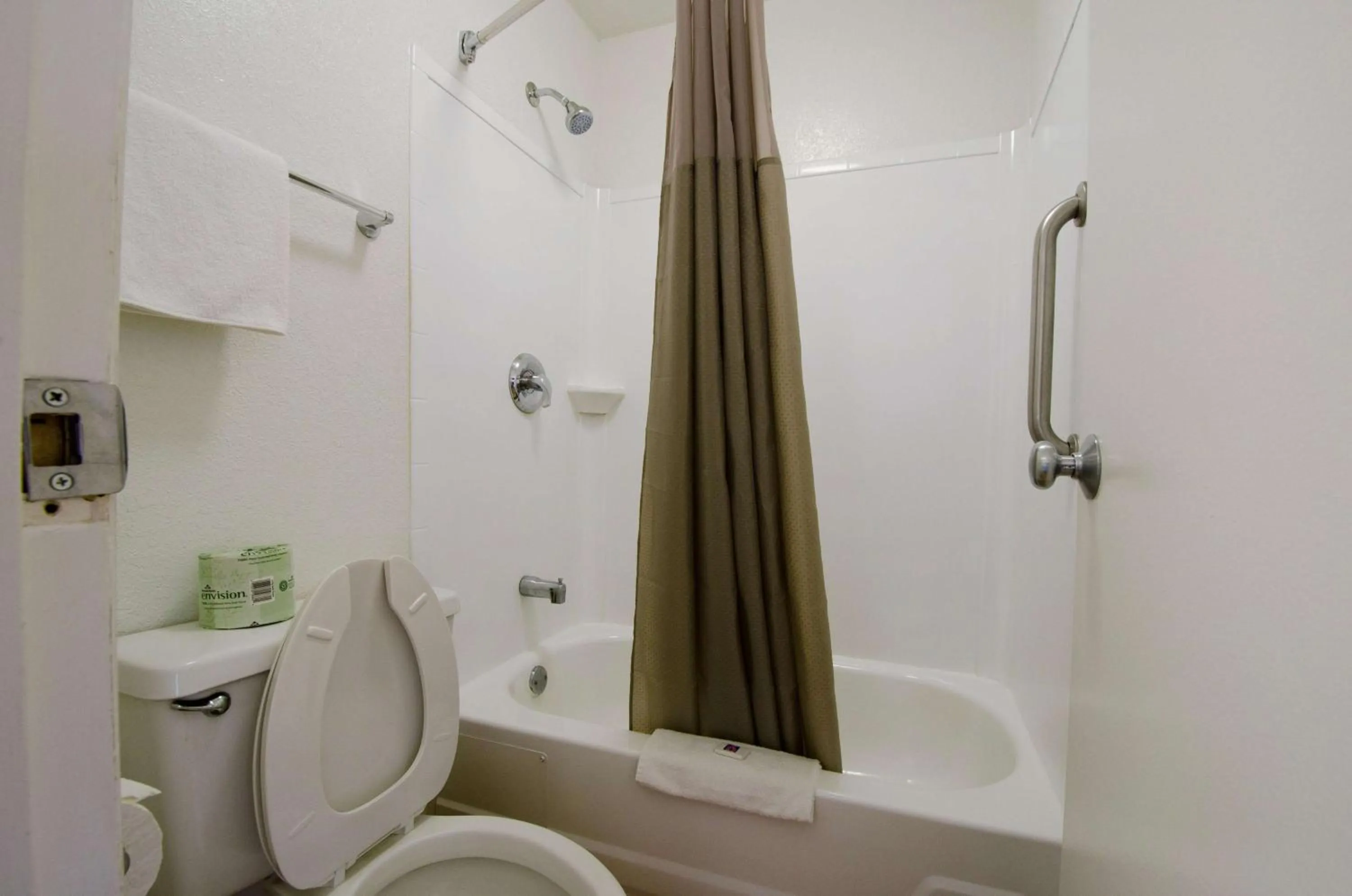 Shower in Motel 6-Gaithersburg, DC - Washington