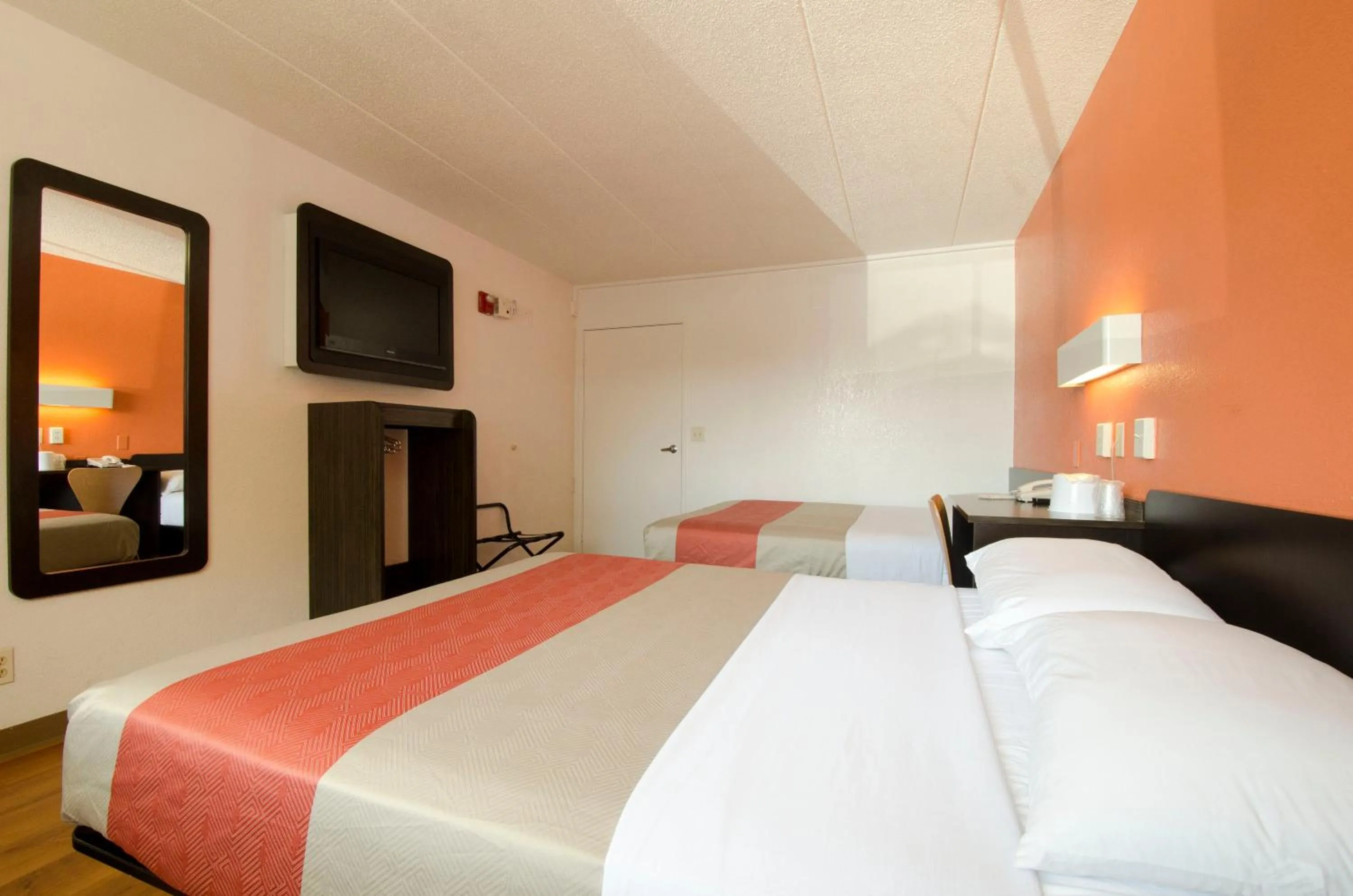 Bed in Motel 6-Gaithersburg, DC - Washington