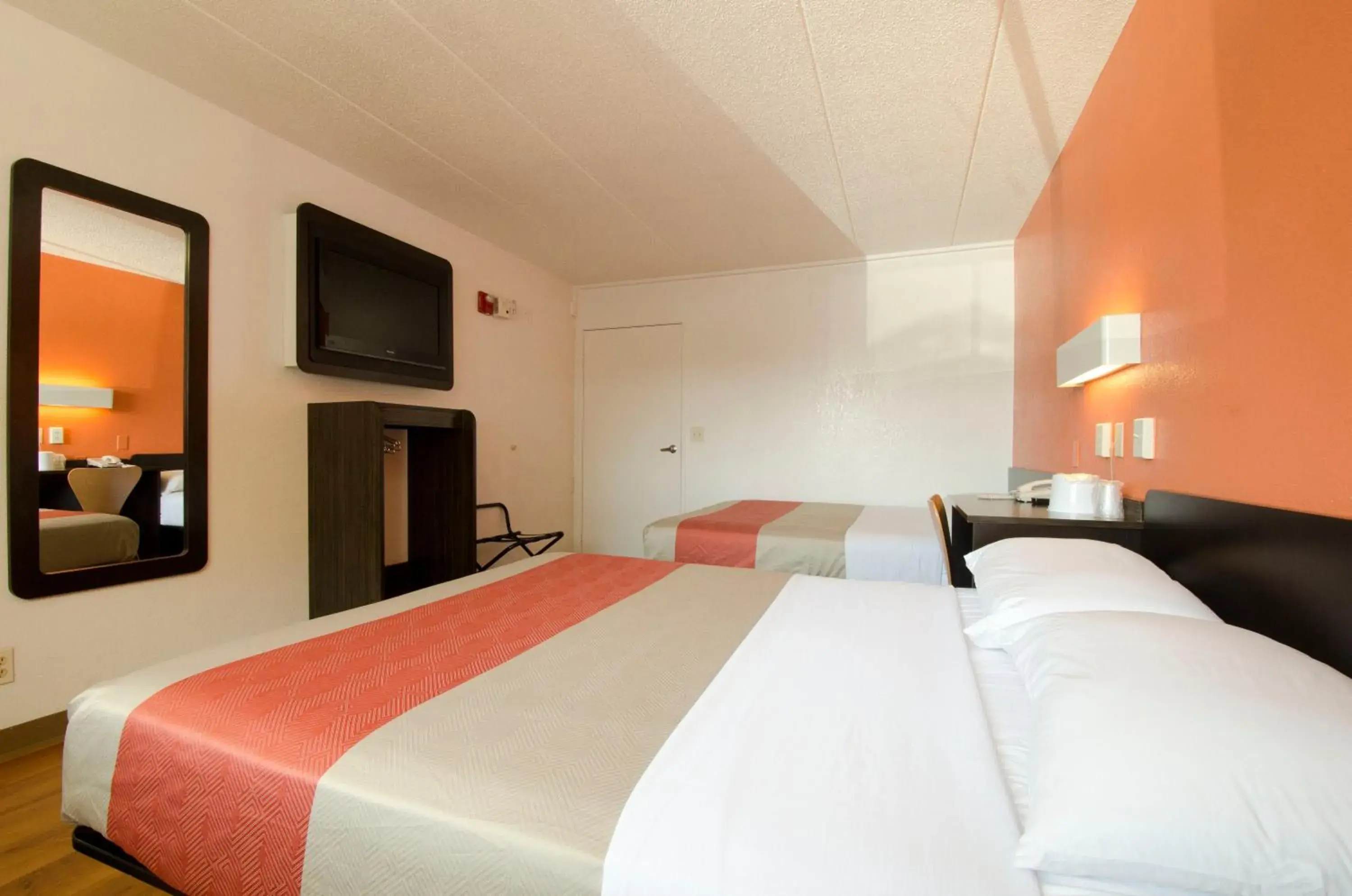 Bed in Motel 6-Gaithersburg, DC - Washington Bed in Motel 6-Gaithersburg, DC - Washington