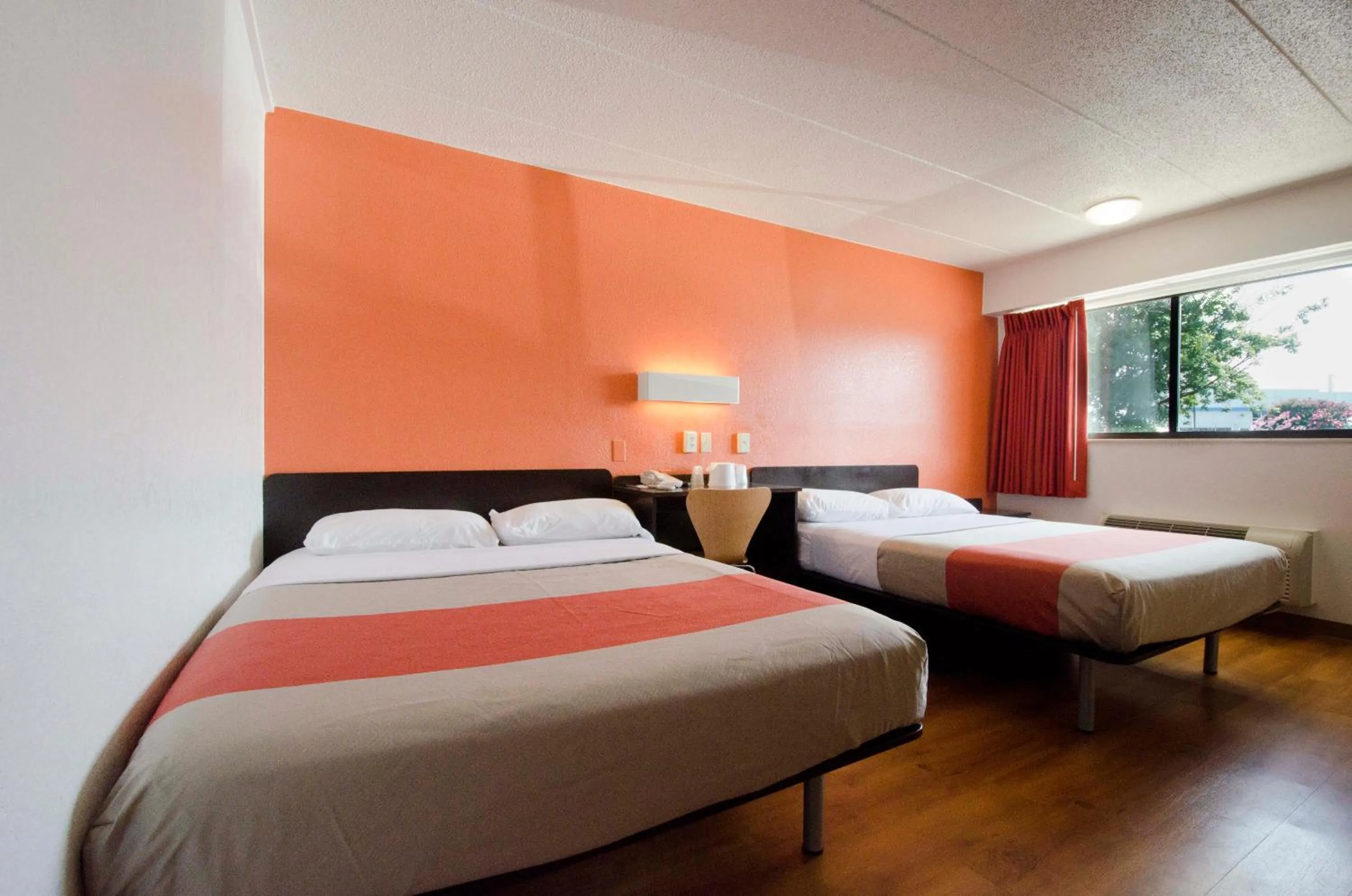 Bed in Motel 6-Gaithersburg, DC - Washington