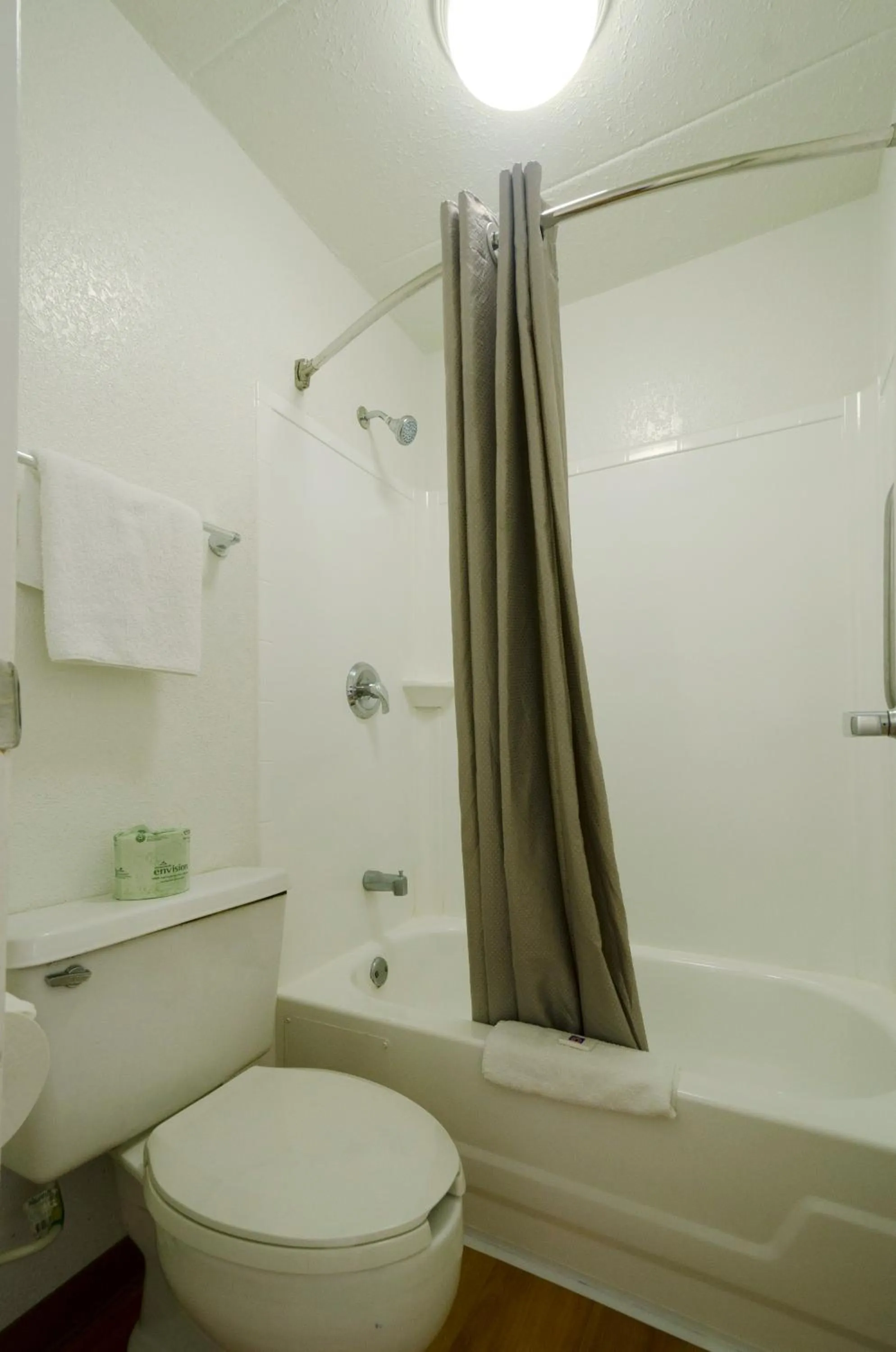 Shower in Motel 6-Gaithersburg, DC - Washington