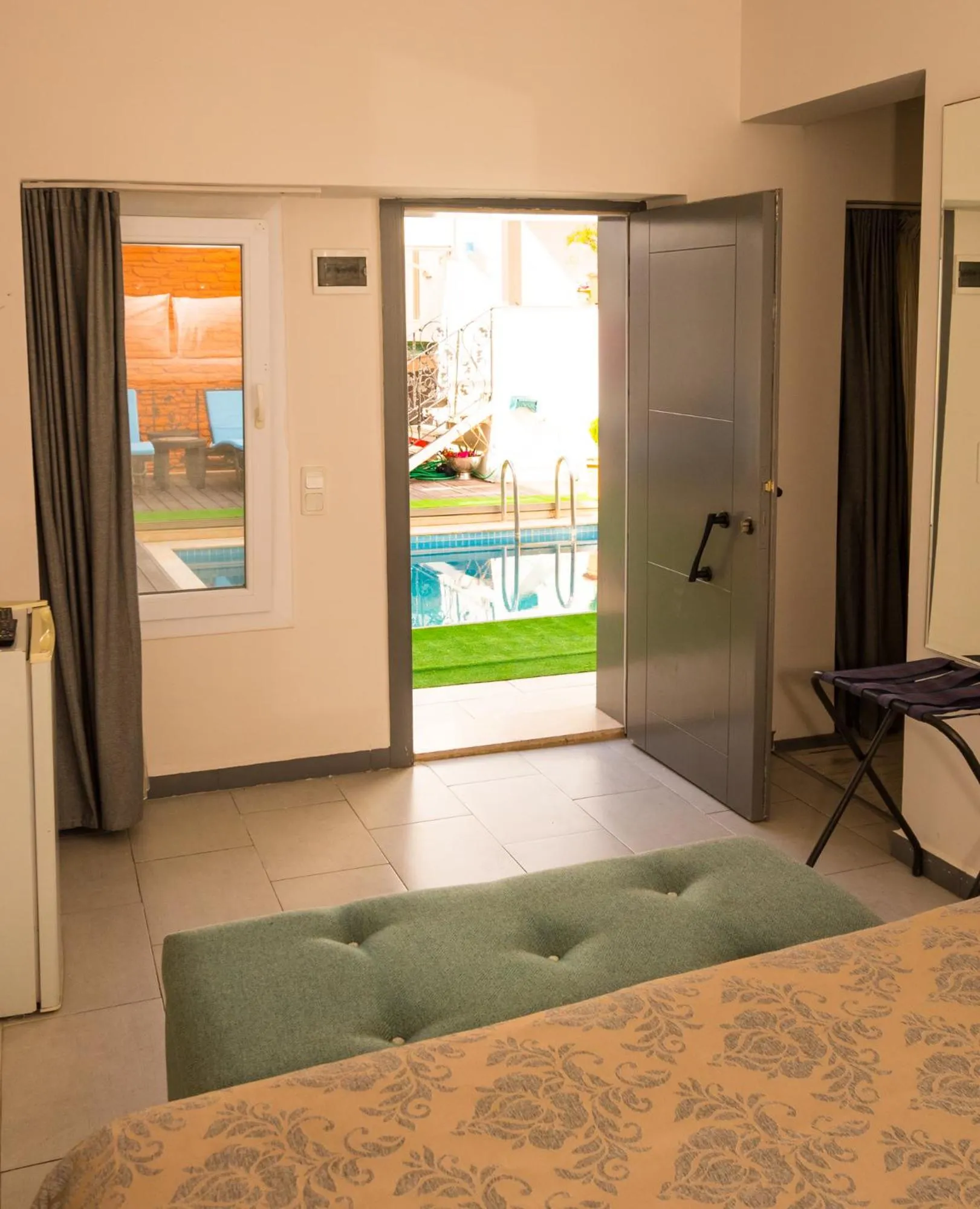 Photo of the whole room, Pool View in 7 Art Feslegen Hotel By Egeos