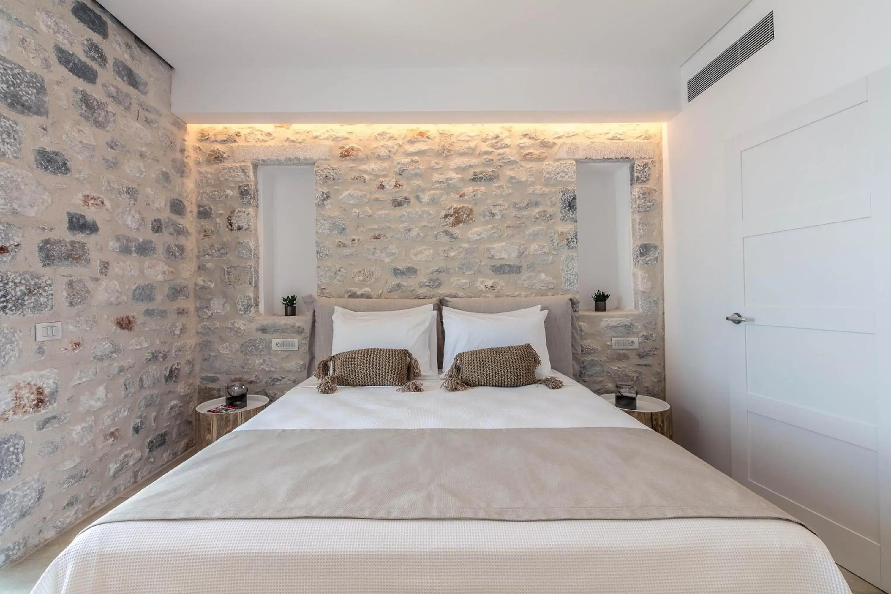 Photo of the whole room, Bed in Ariá Estate Suites & Spa Photo of the whole room, Bed in Ariá Estate Suites & Spa