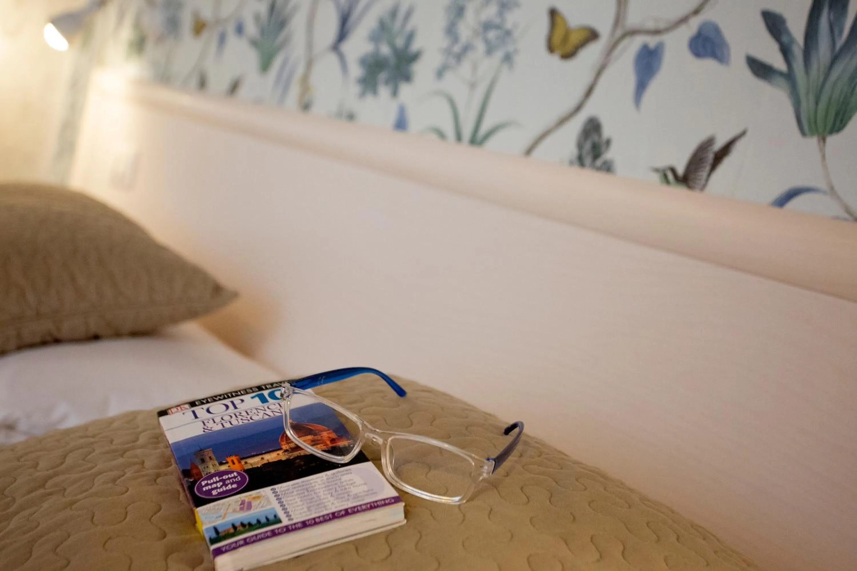 Decorative detail, Bed in Hotel Bencidormi