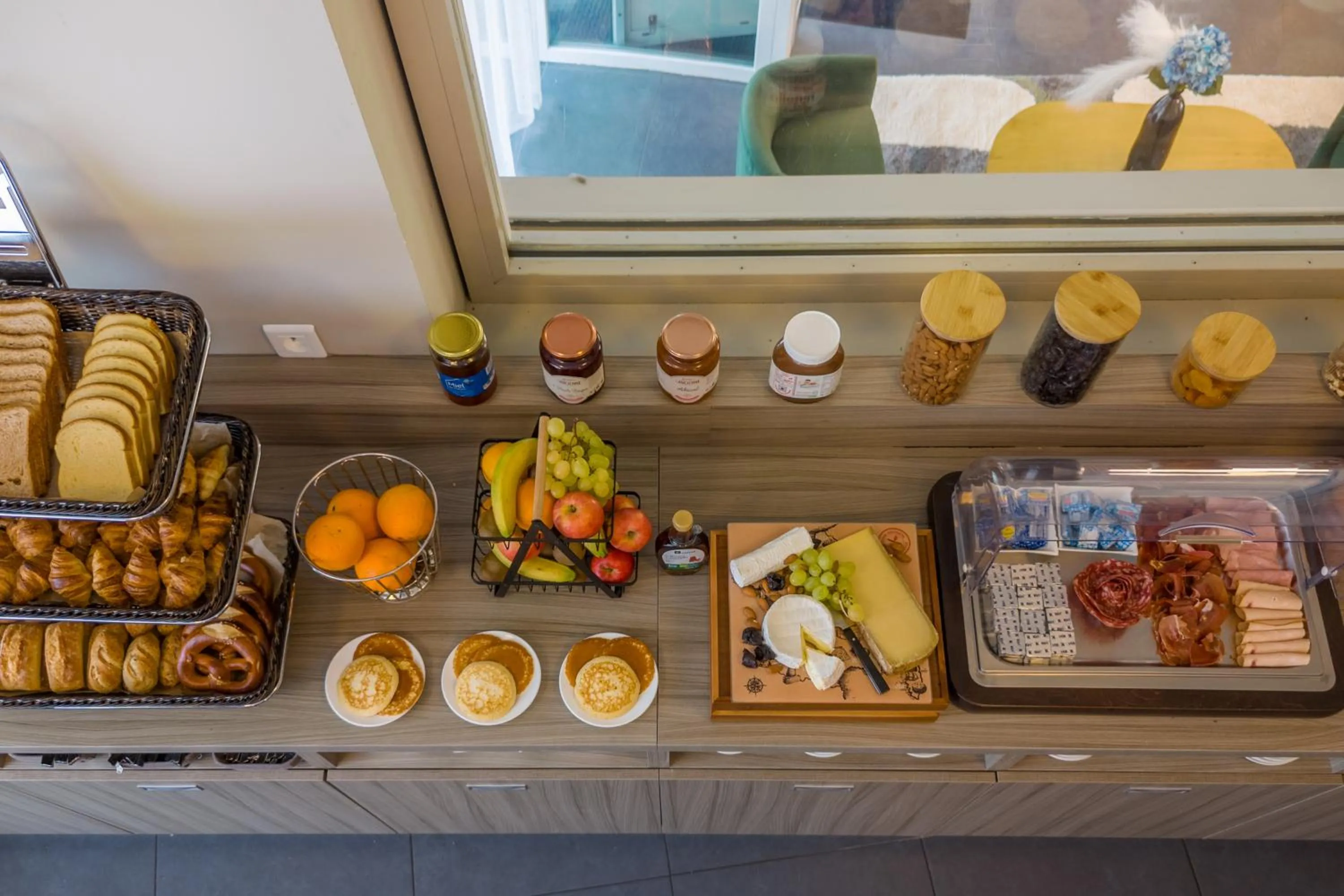 Breakfast in Nemea Appart Hotel Elypseo Strasbourg Port