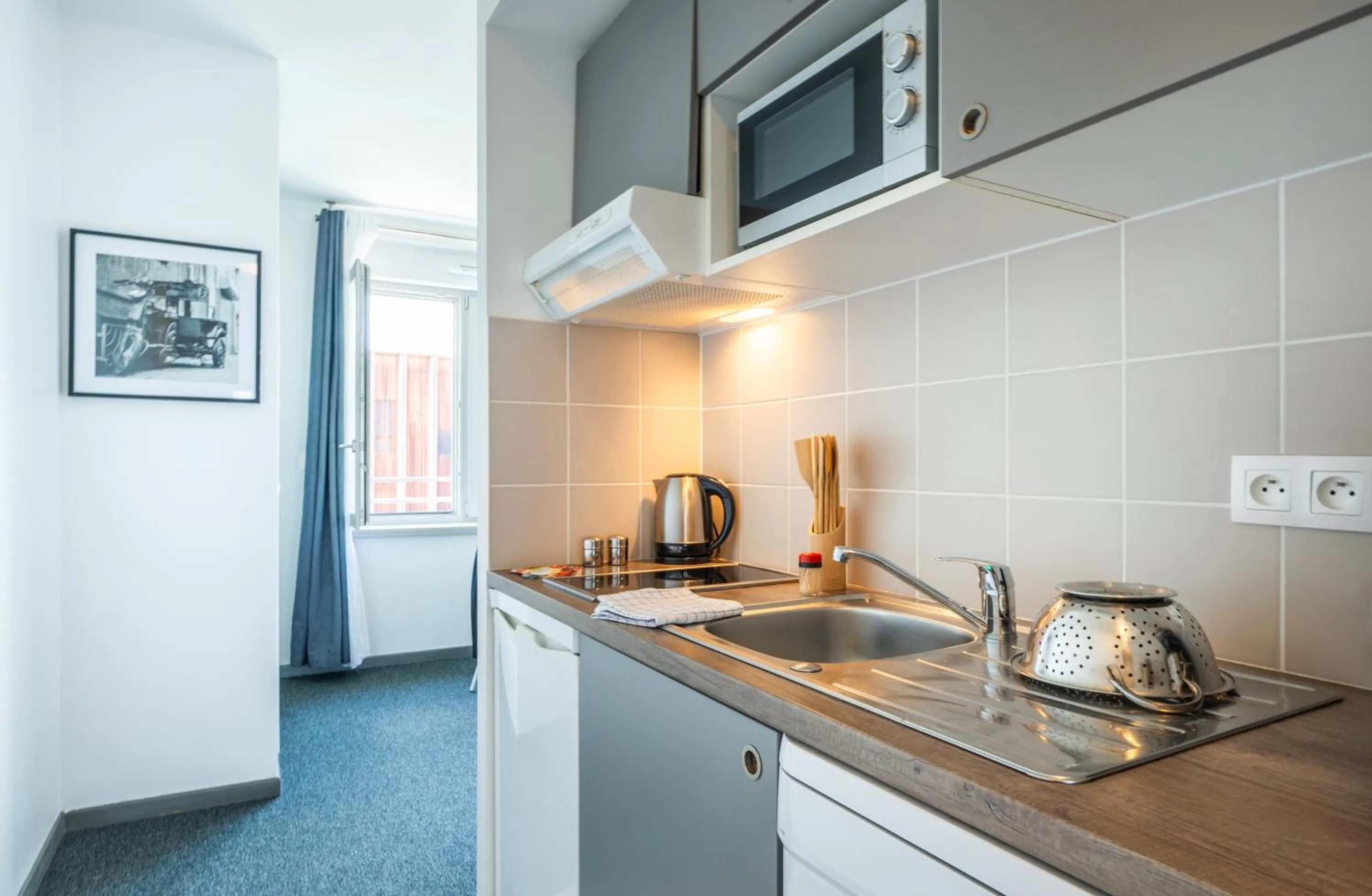 Kitchen or kitchenette in Nemea Appart Hotel Elypseo Strasbourg Port