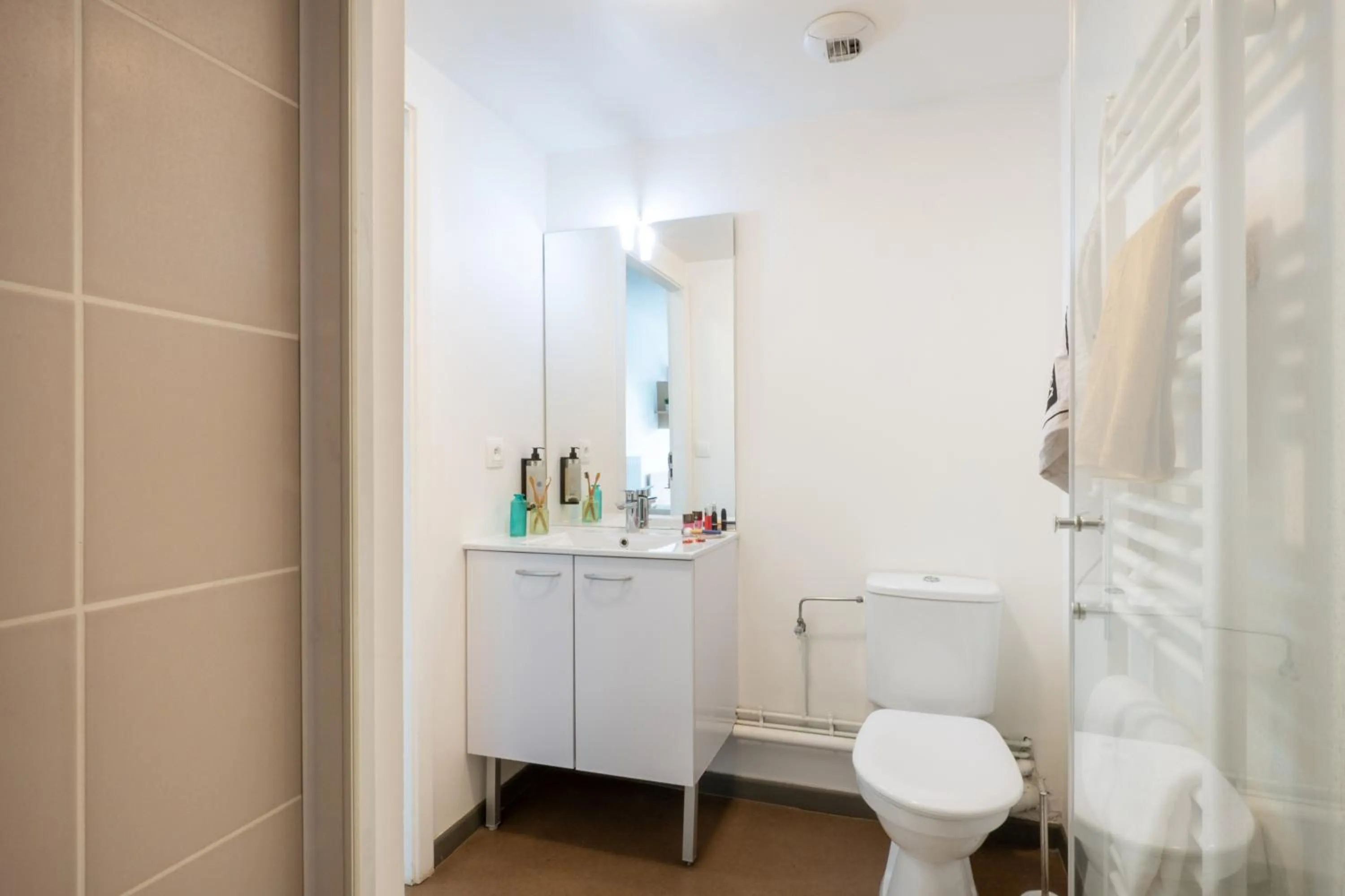 Bathroom in Nemea Appart Hotel Elypseo Strasbourg Port