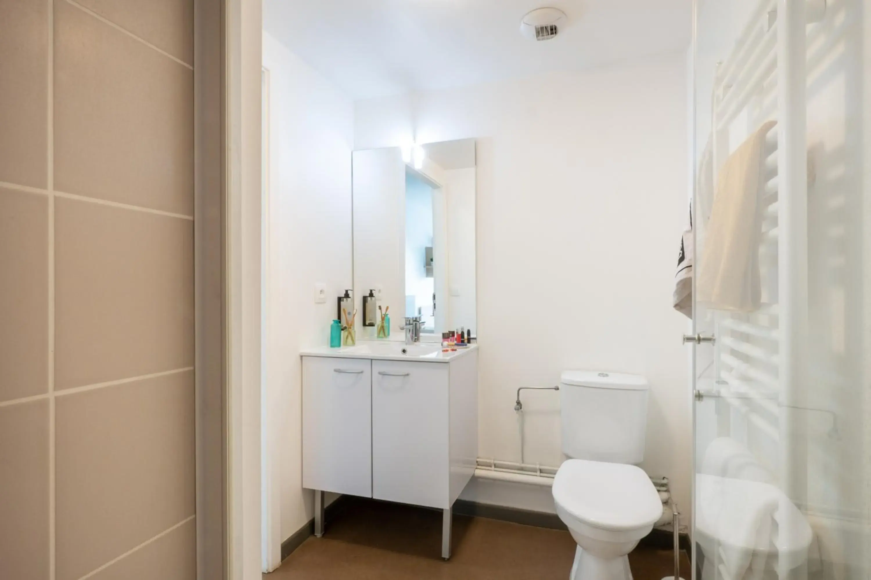 Bathroom in Nemea Appart Hotel Elypseo Strasbourg Port Bathroom in Nemea Appart Hotel Elypseo Strasbourg Port