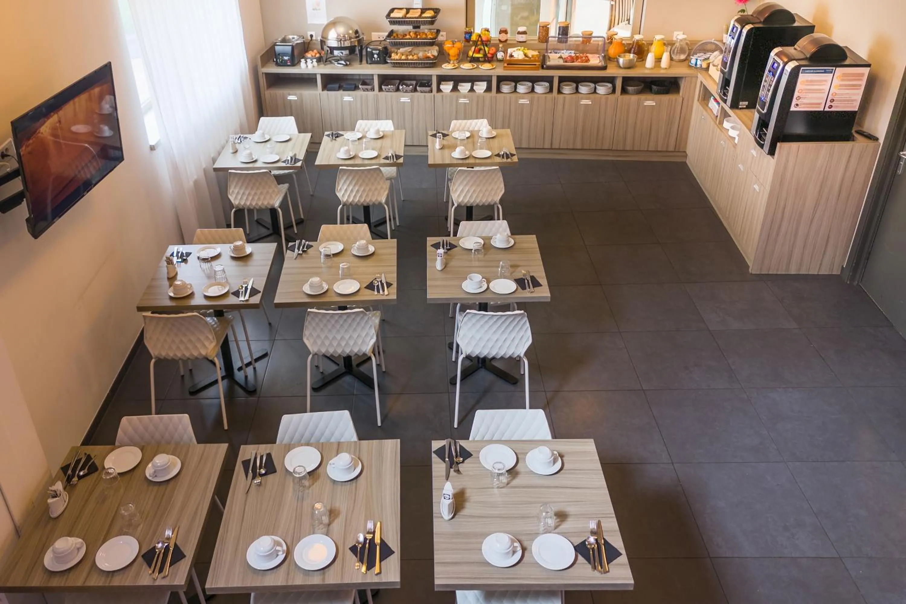 Breakfast in Nemea Appart Hotel Elypseo Strasbourg Port