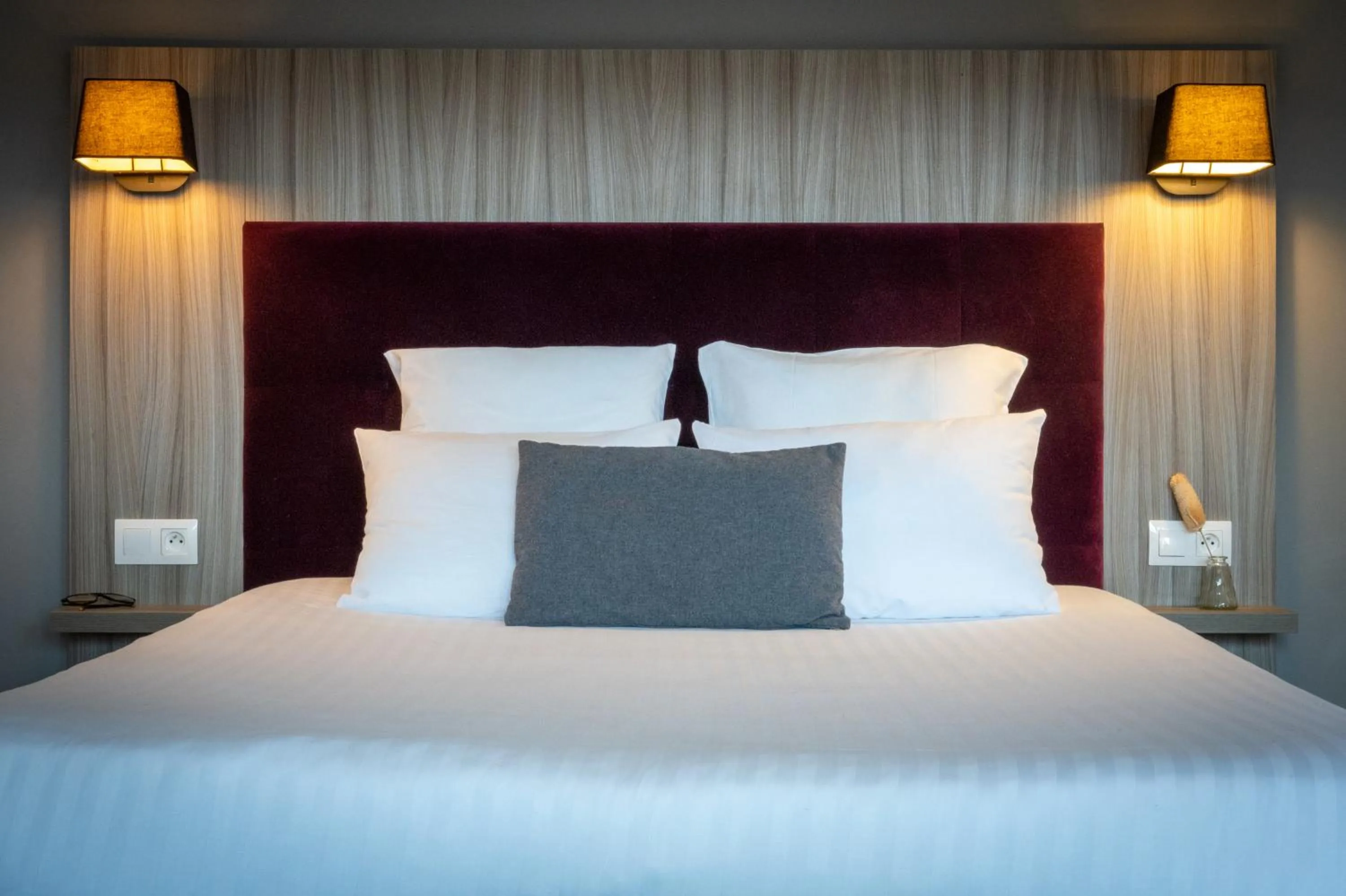 Bedroom, Bed in Nemea Appart Hotel Elypseo Strasbourg Port