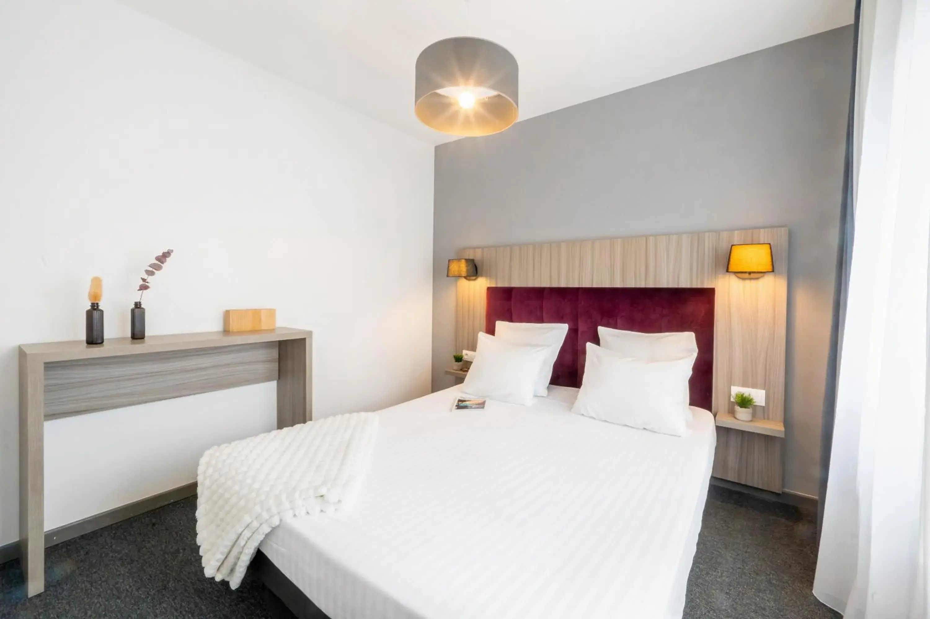 Bedroom, Bed in Nemea Appart Hotel Elypseo Strasbourg Port Bedroom, Bed in Nemea Appart Hotel Elypseo Strasbourg Port