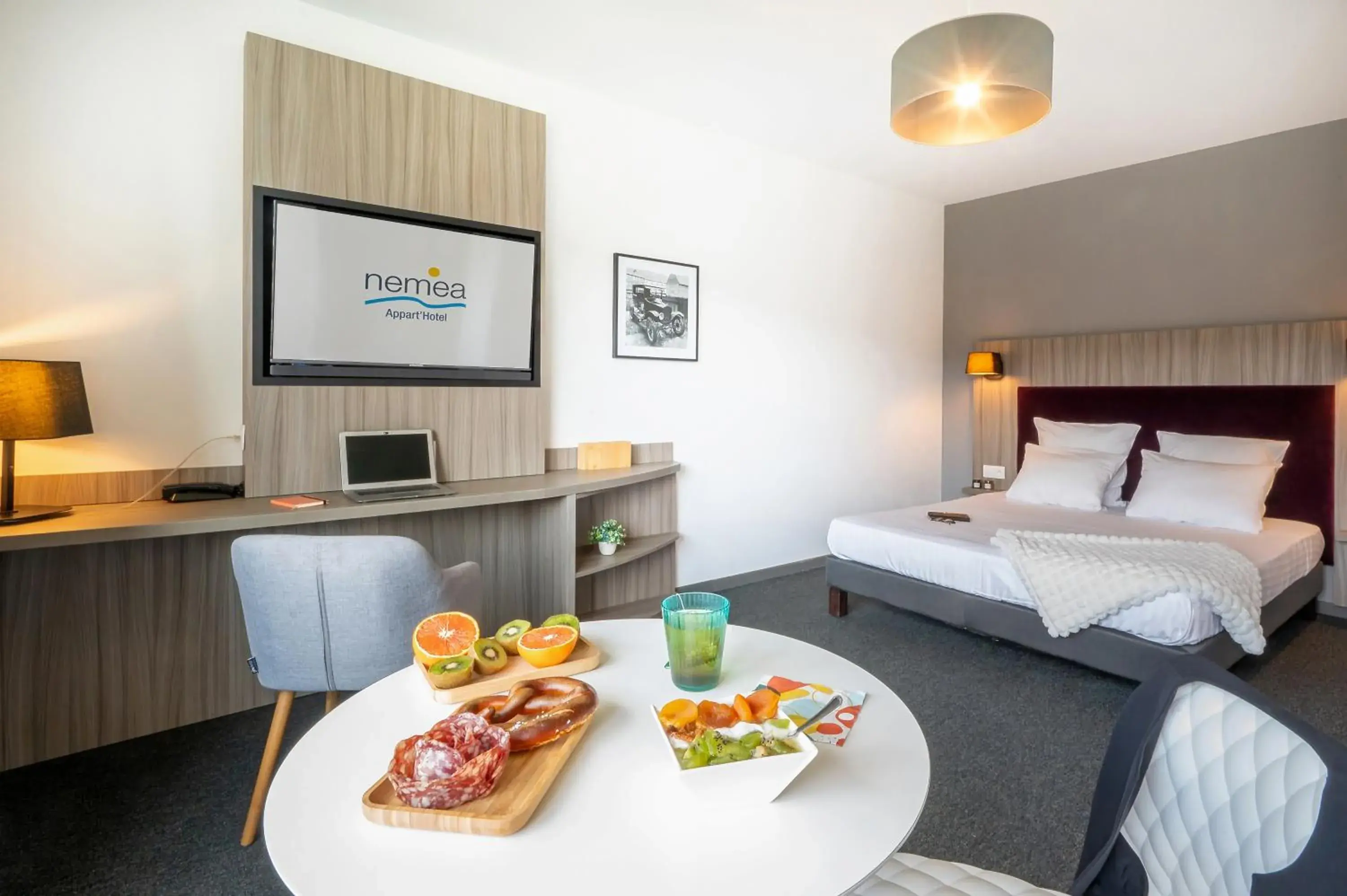 Photo of the whole room, Bed in Nemea Appart Hotel Elypseo Strasbourg Port Photo of the whole room, Bed in Nemea Appart Hotel Elypseo Strasbourg Port