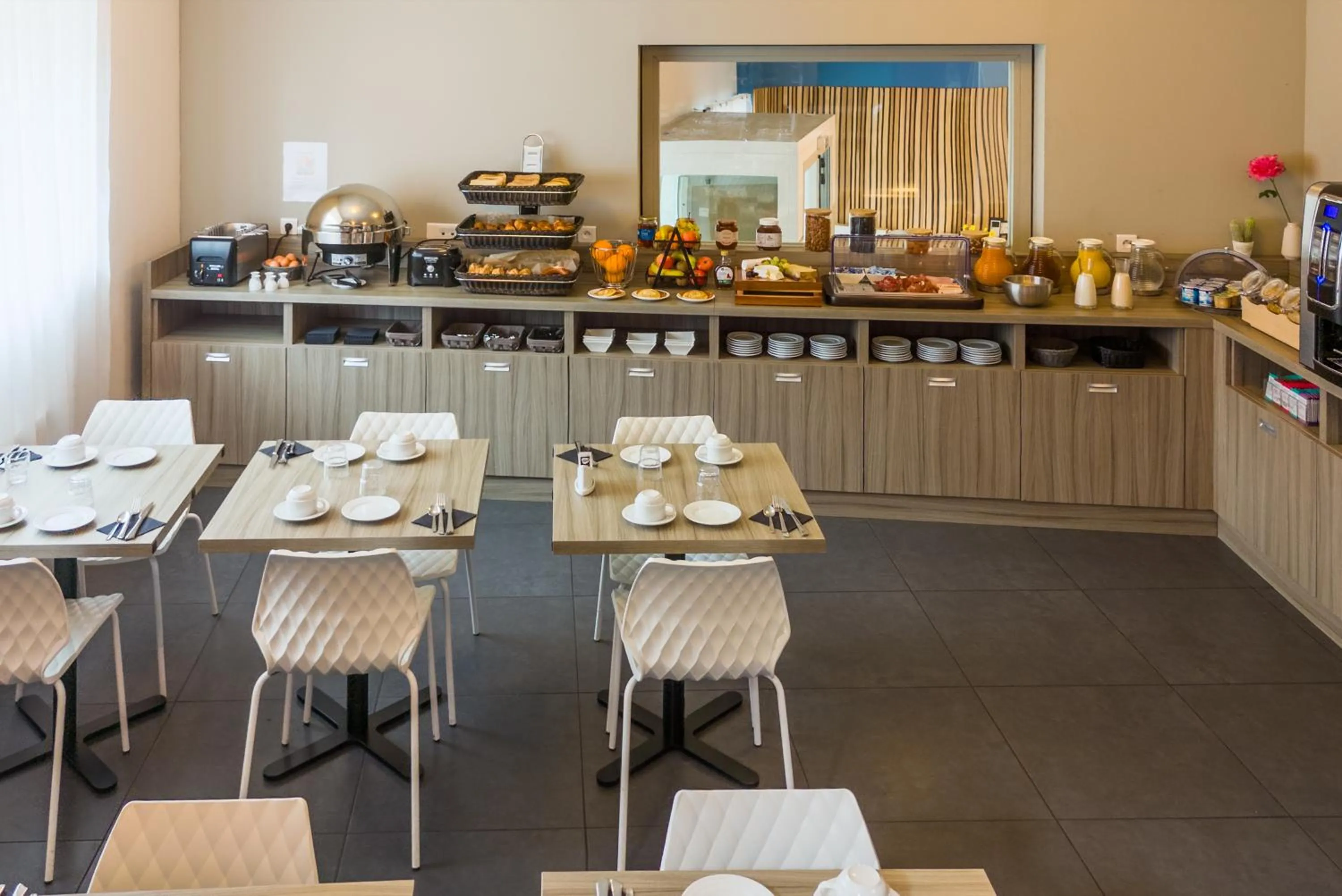 Breakfast in Nemea Appart Hotel Elypseo Strasbourg Port