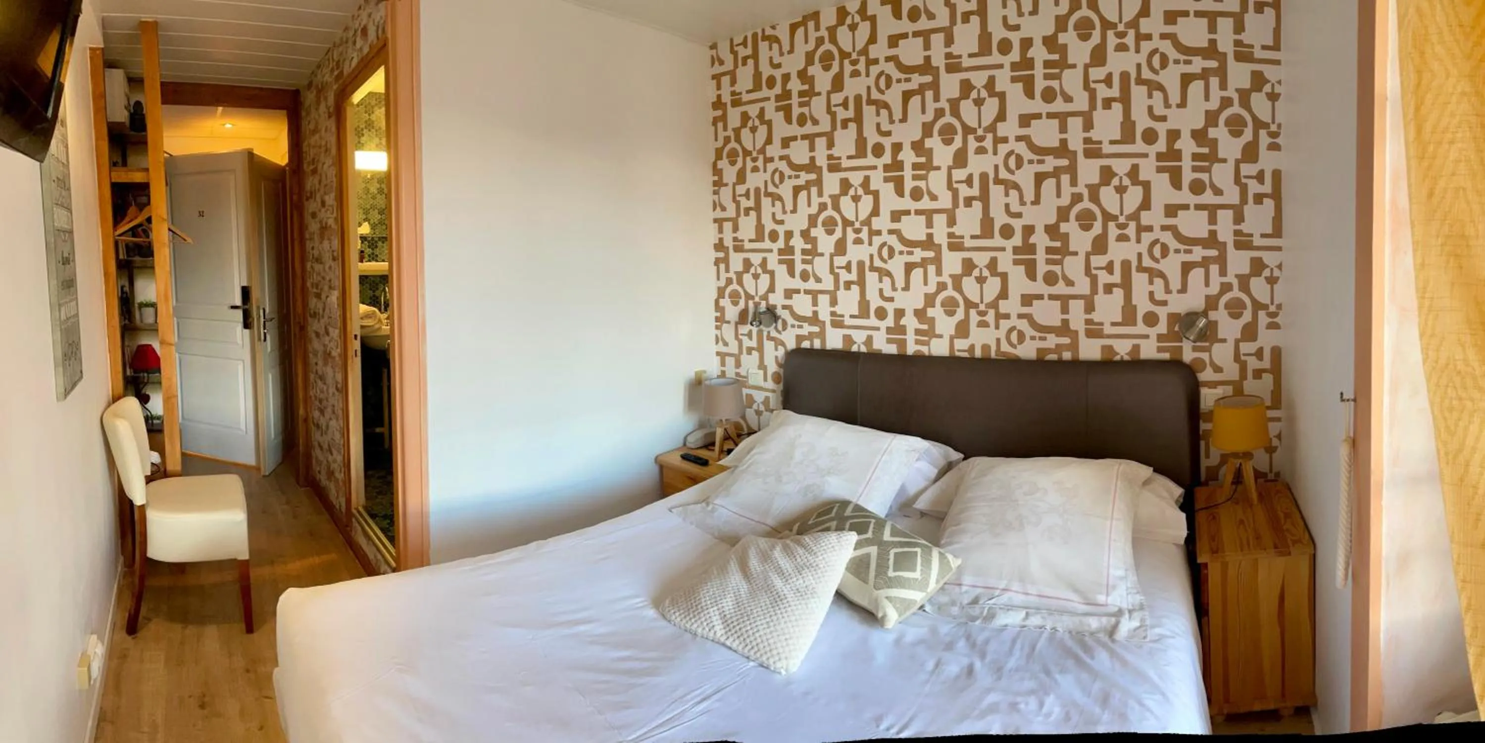 Bed in Hôtel Gambetta