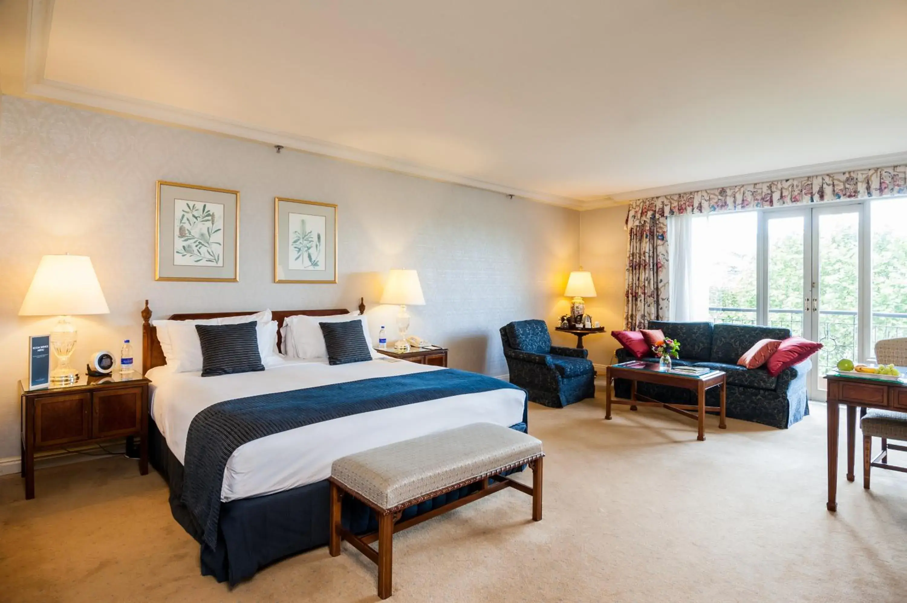 Photo of the whole room, Bed in Sir Stamford Circular Quay Photo of the whole room, Bed in Sir Stamford Circular Quay