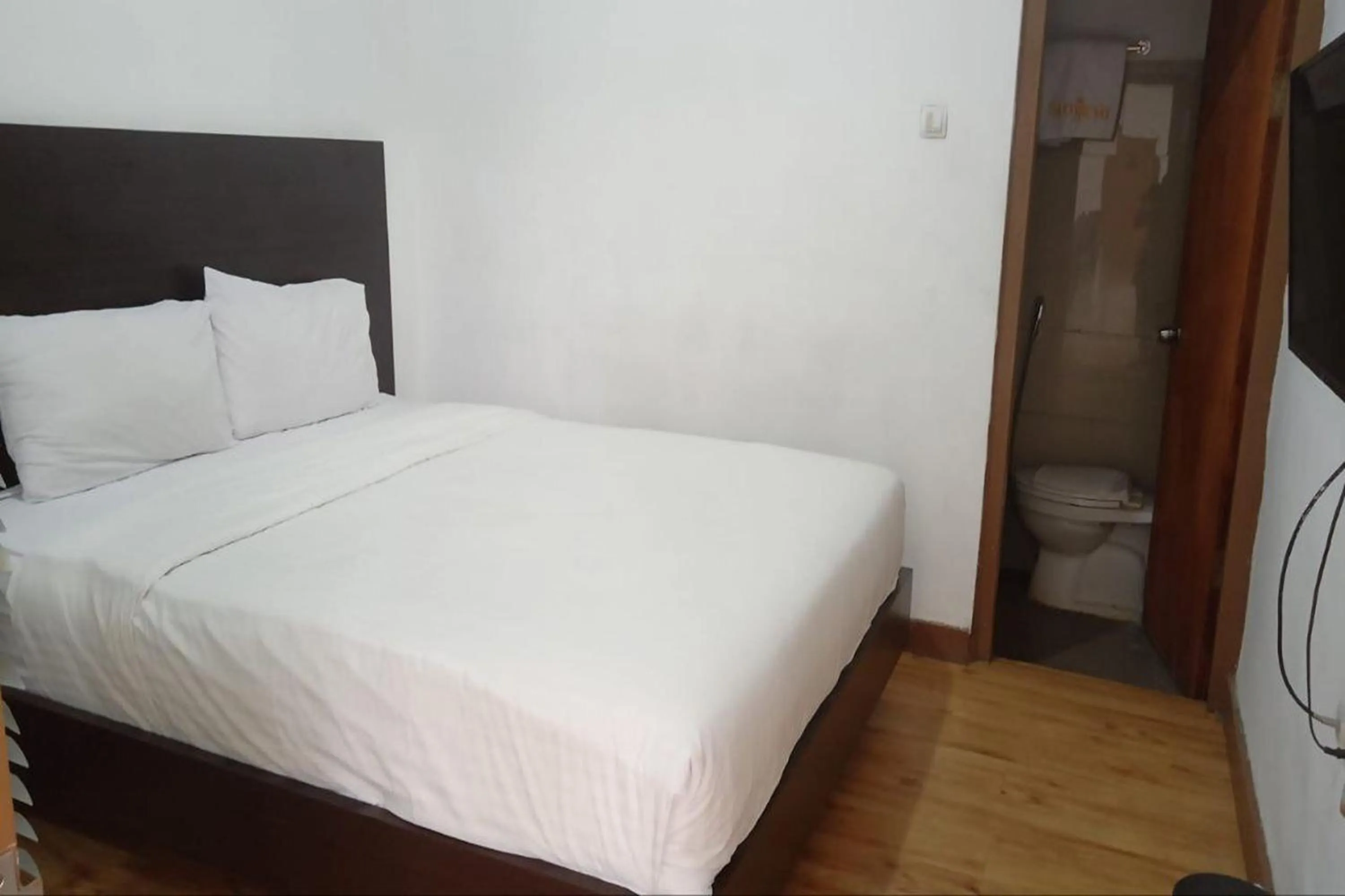 Bed in Hotel Sumaryo