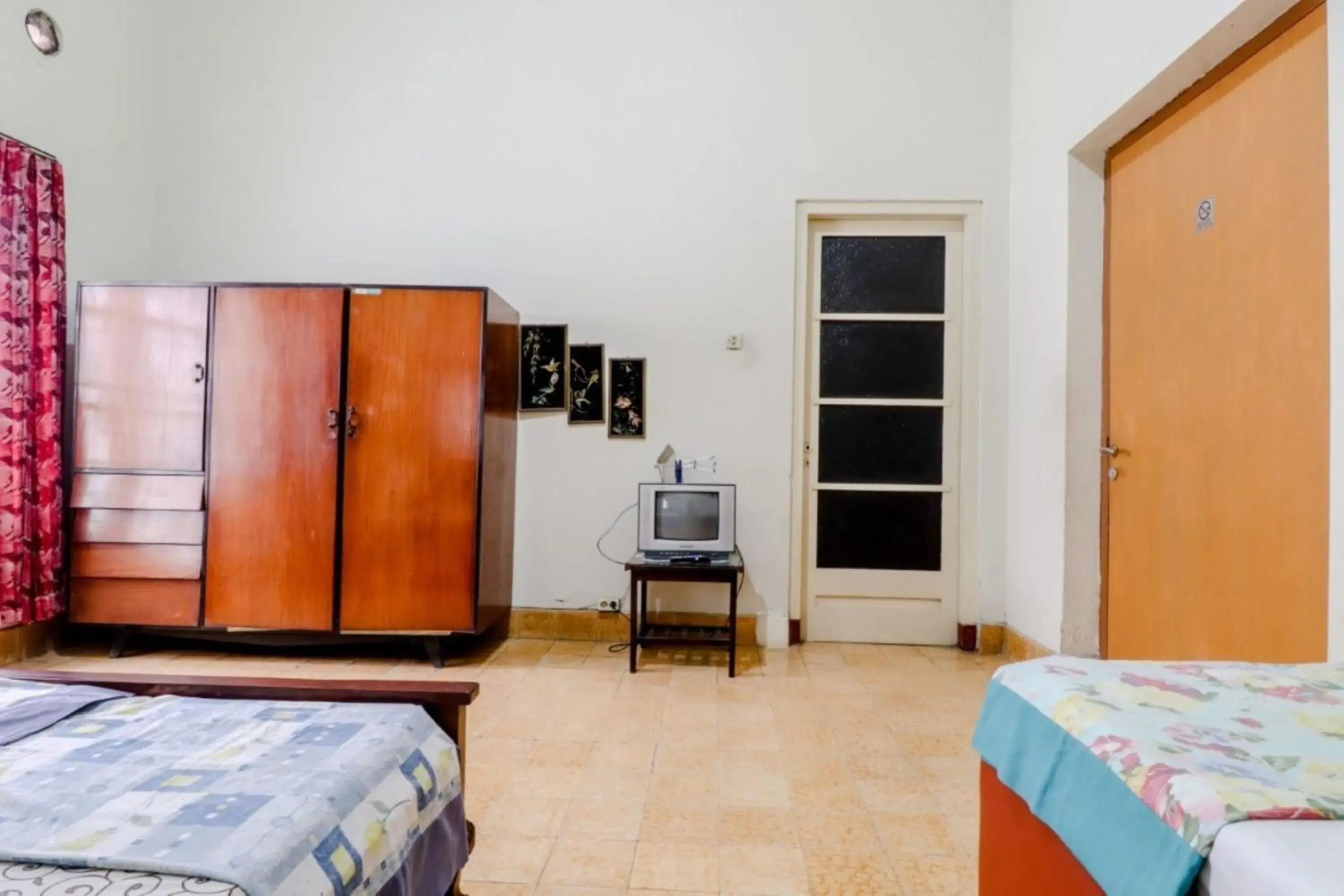 TV and multimedia, Bed in Hotel Sumaryo TV and multimedia, Bed in Hotel Sumaryo