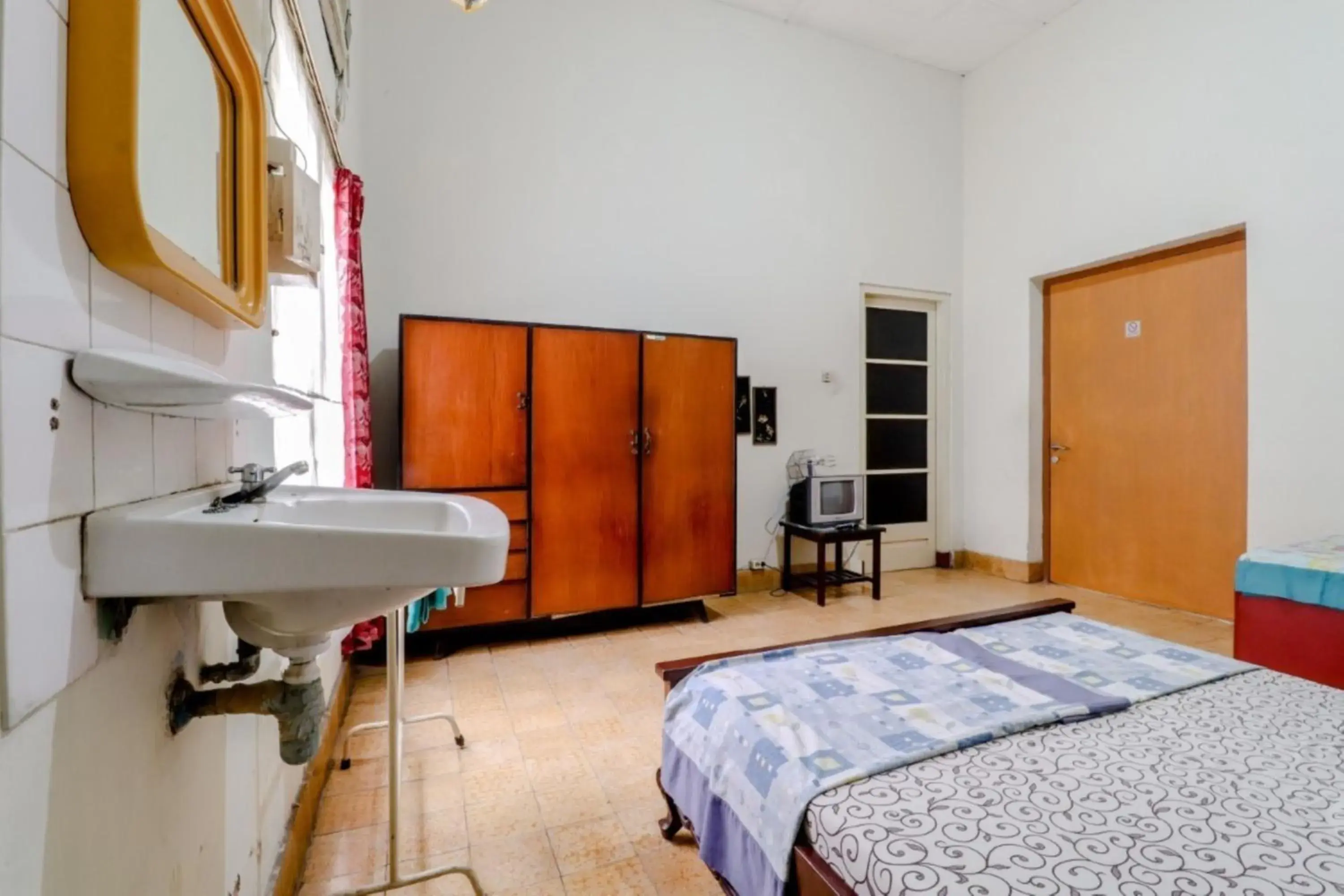 Photo of the whole room, Bed in Hotel Sumaryo Photo of the whole room, Bed in Hotel Sumaryo