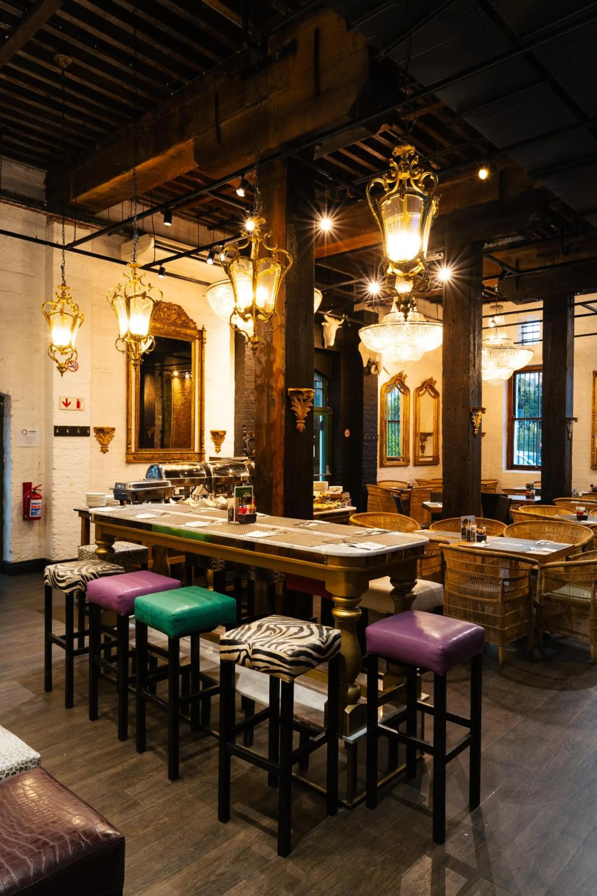 Restaurant/places to eat in ONOMO Hotel Waterfront