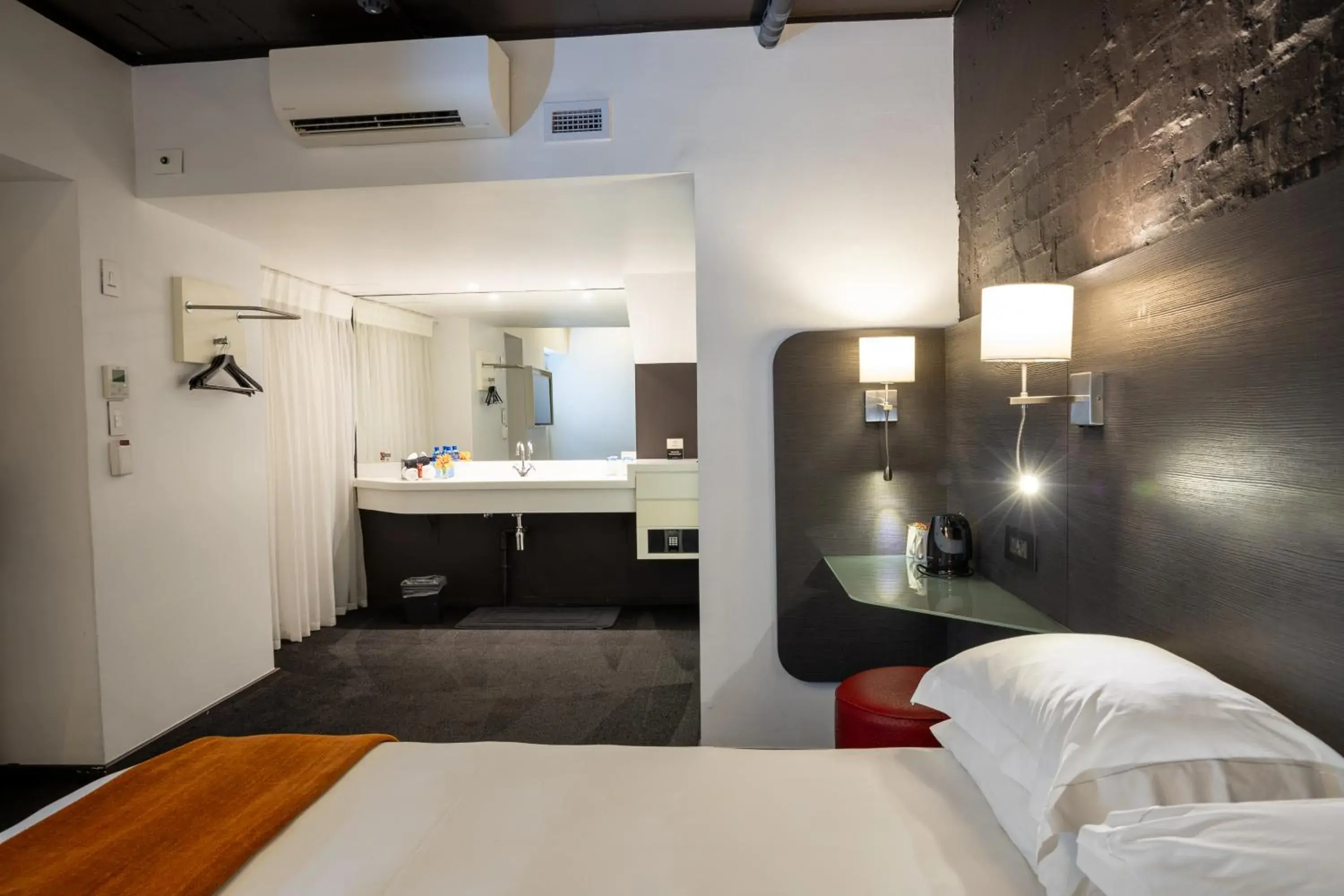 Bed in ONOMO Hotel Waterfront Bed in ONOMO Hotel Waterfront