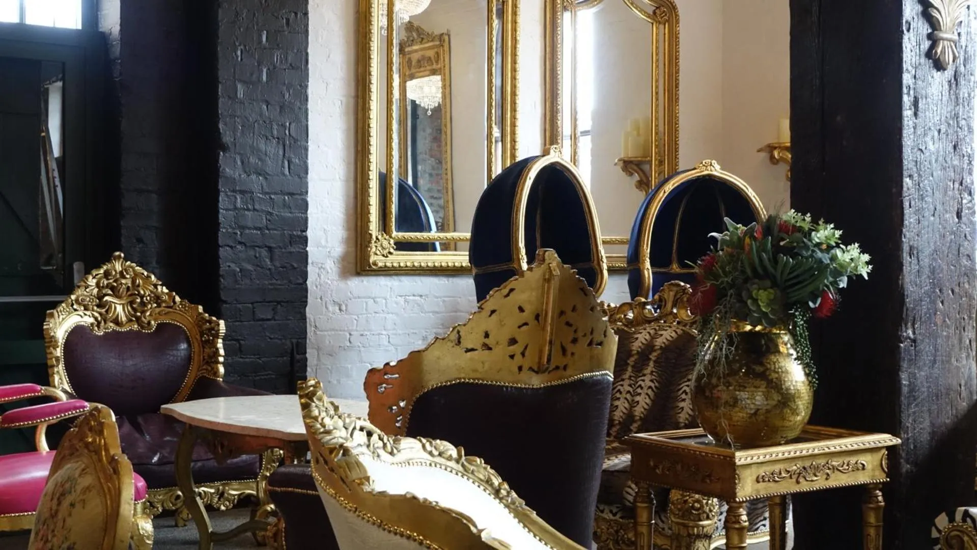 Lounge or bar in ONOMO Hotel Waterfront