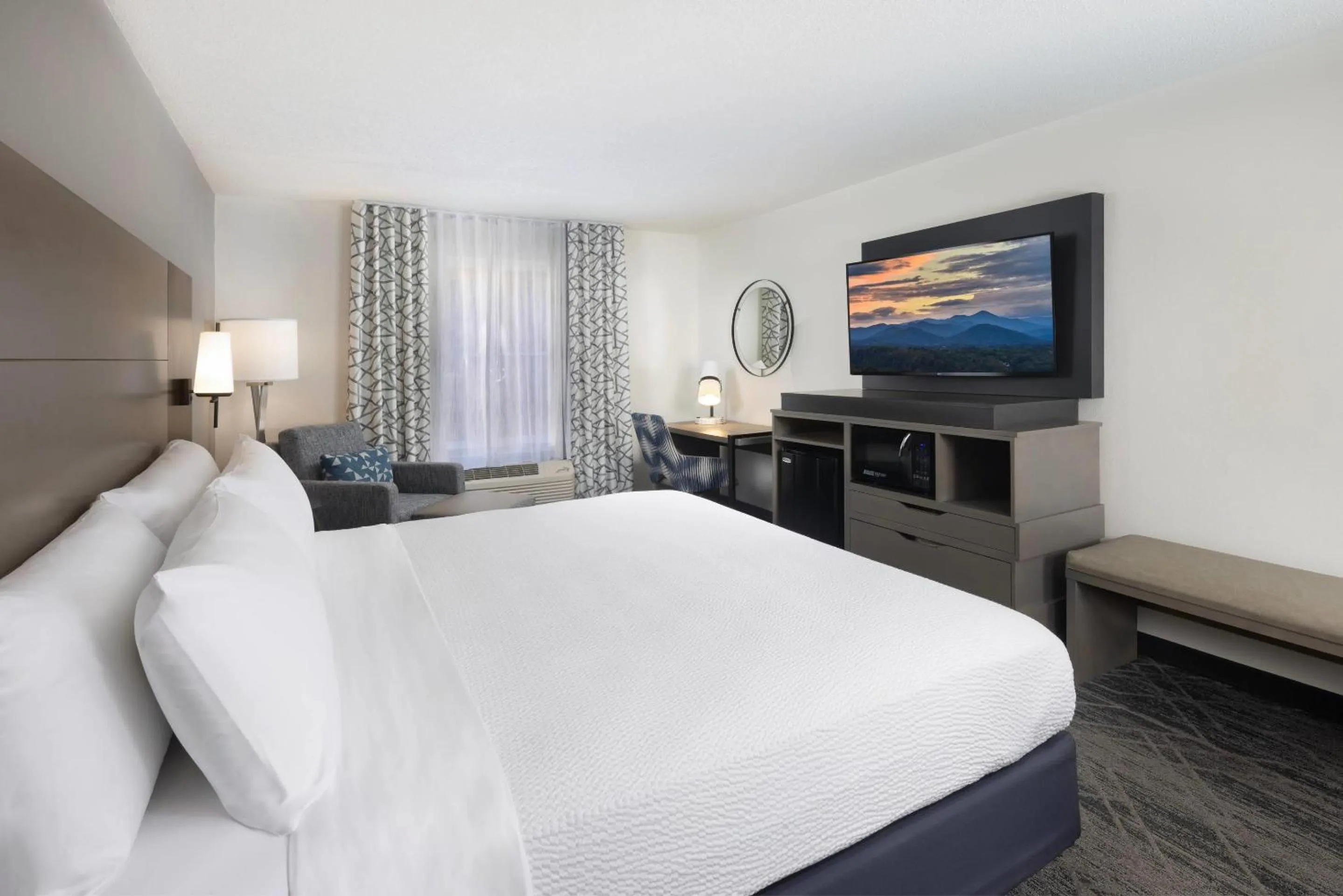 Bedroom, Bed in Country Inn & Suites by Radisson Asheville Downtown Tunnel Road