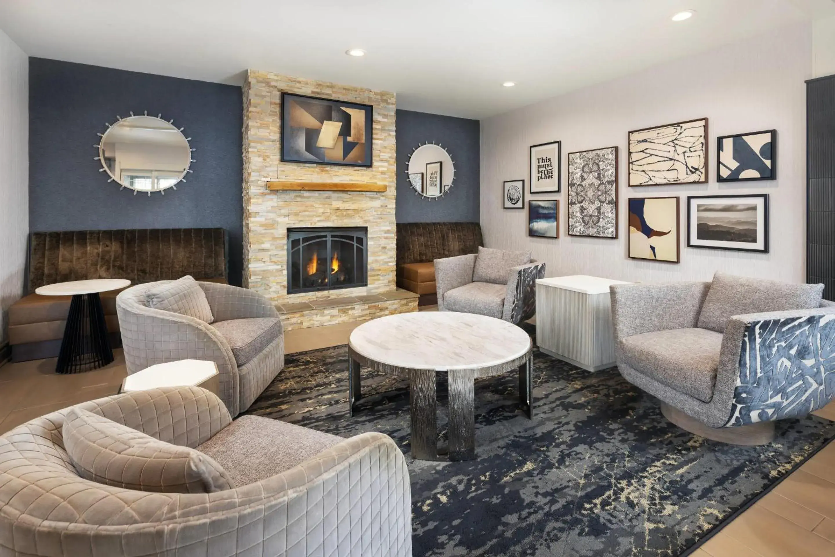 Lobby or reception in Country Inn & Suites by Radisson Asheville Downtown Tunnel Road Lobby or reception in Country Inn & Suites by Radisson Asheville Downtown Tunnel Road