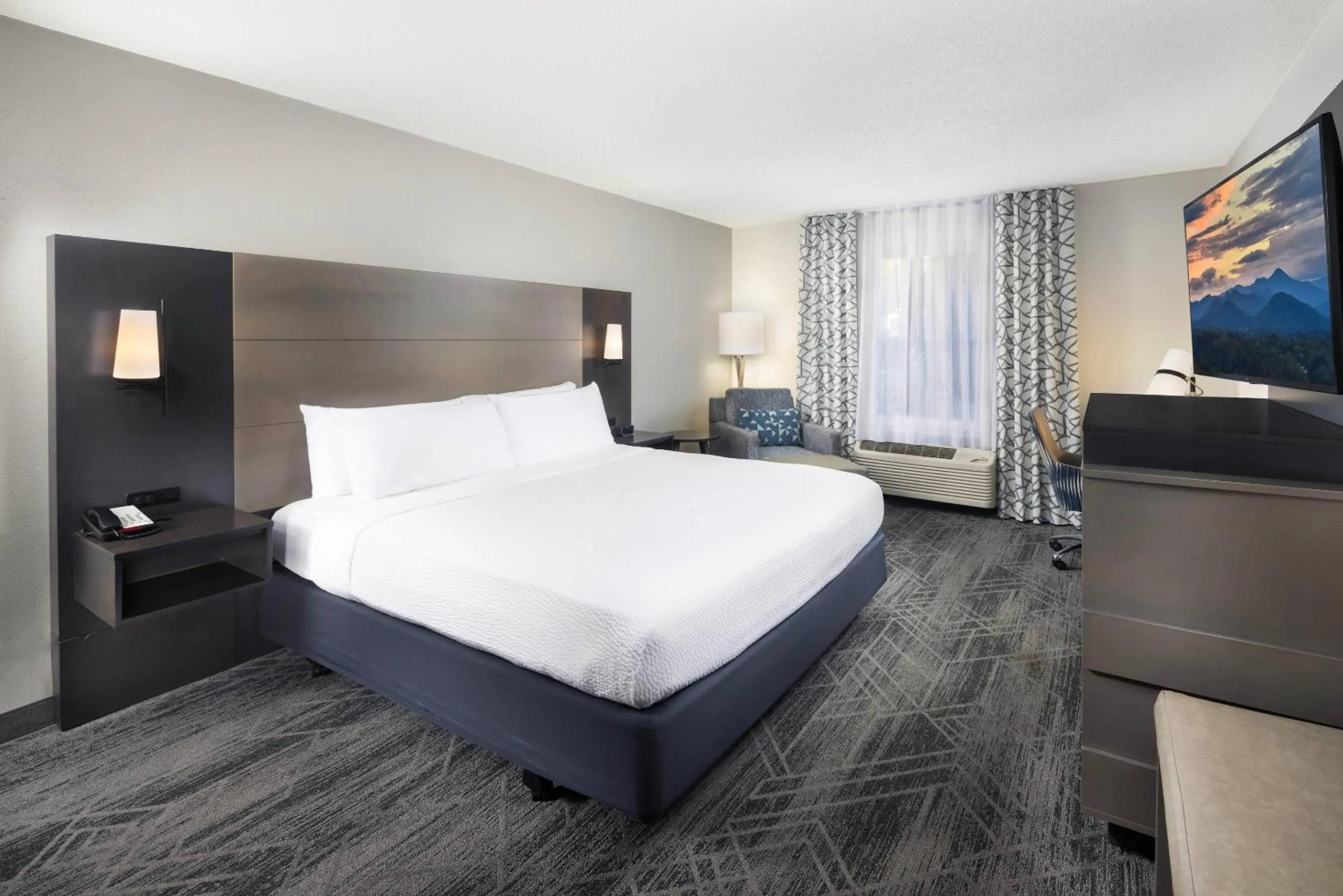 Bedroom, Bed in Country Inn & Suites by Radisson Asheville Downtown Tunnel Road