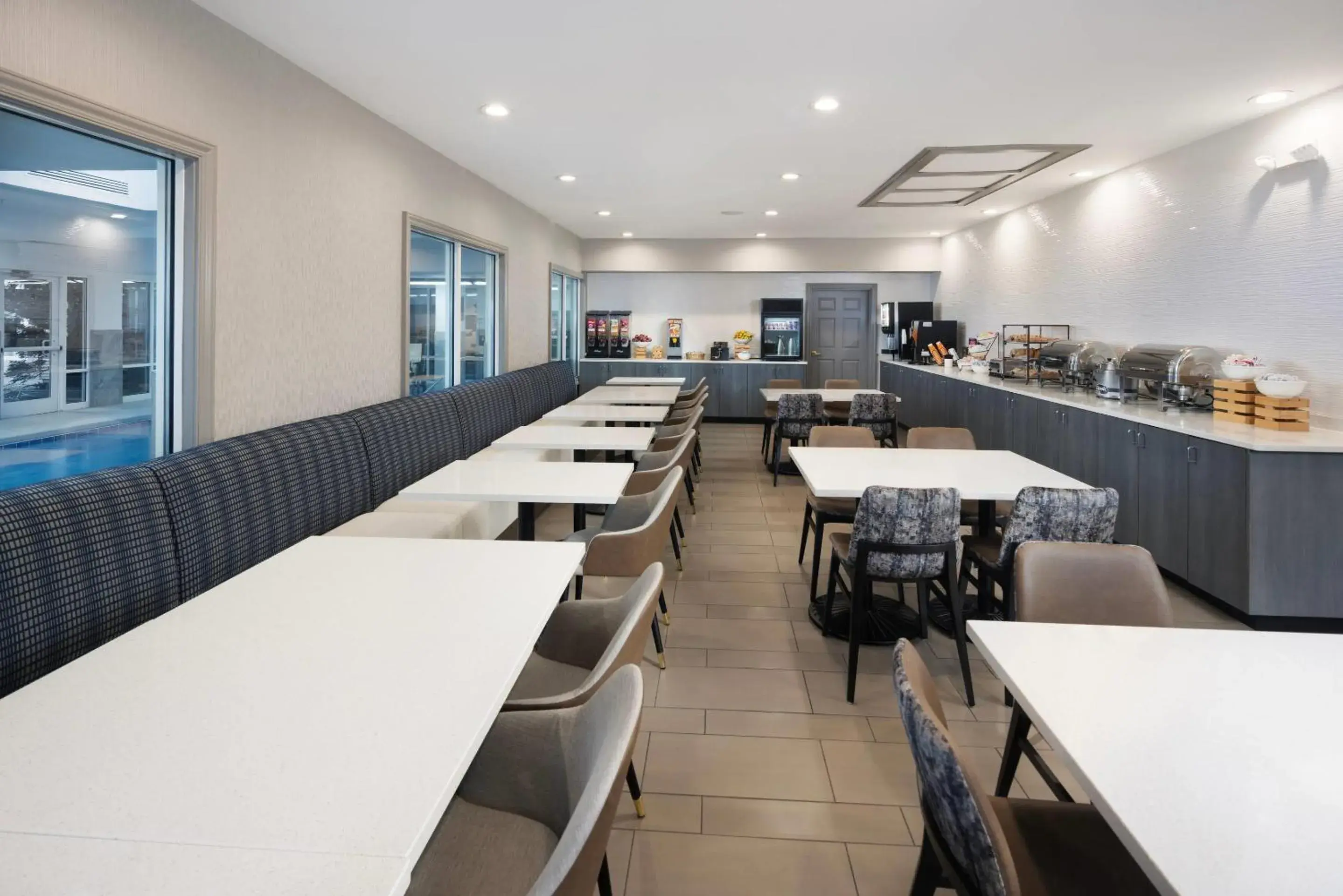 Breakfast in Country Inn & Suites by Radisson Asheville Downtown Tunnel Road Breakfast in Country Inn & Suites by Radisson Asheville Downtown Tunnel Road