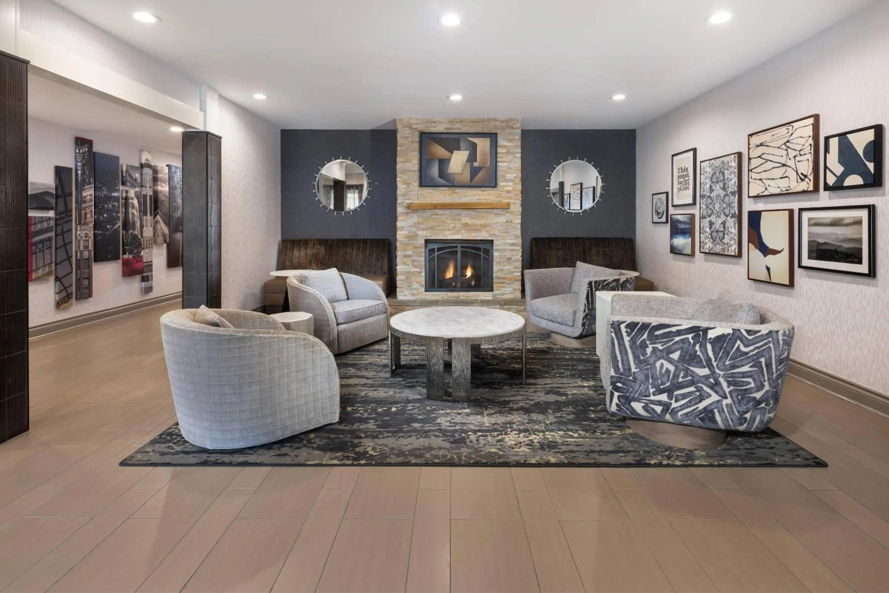 Lobby or reception in Country Inn & Suites by Radisson Asheville Downtown Tunnel Road