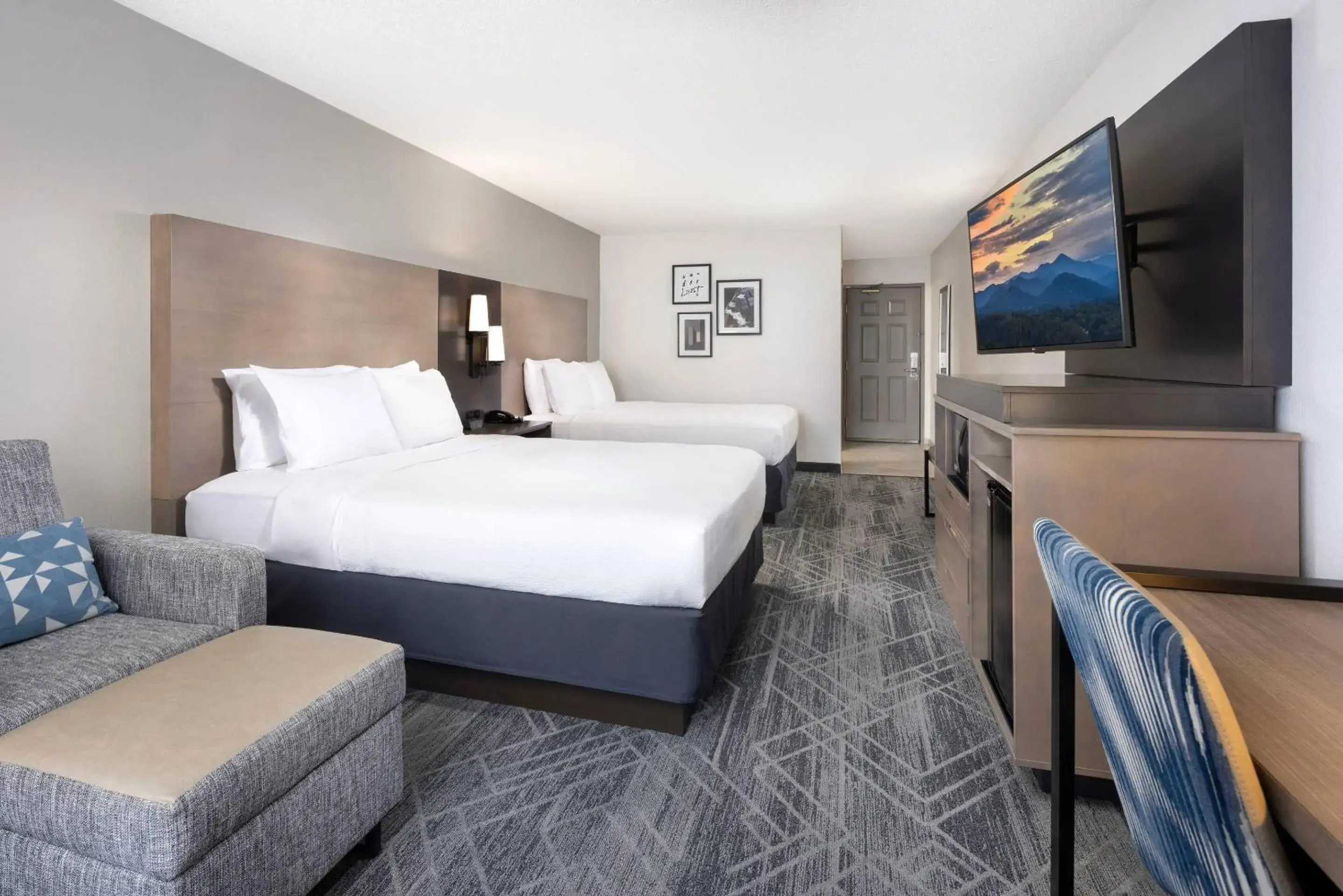 Bedroom, Bed in Country Inn & Suites by Radisson Asheville Downtown Tunnel Road Bedroom, Bed in Country Inn & Suites by Radisson Asheville Downtown Tunnel Road