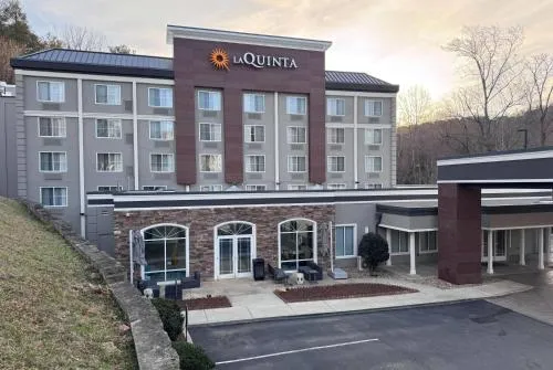 La Quinta Inn & Suites by Wyndham Asheville Downtown