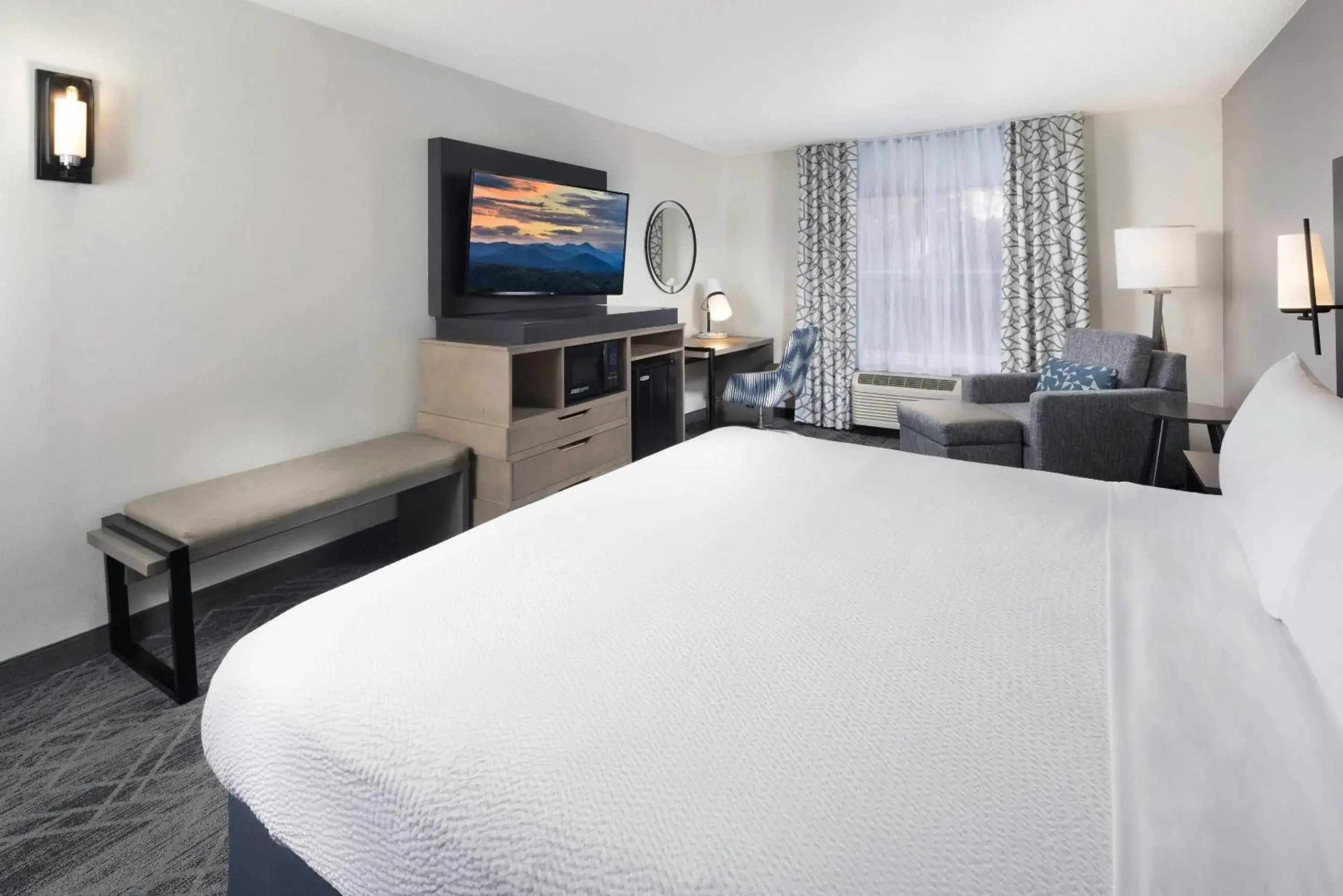 Bedroom, Bed in Country Inn & Suites by Radisson Asheville Downtown Tunnel Road Bedroom, Bed in Country Inn & Suites by Radisson Asheville Downtown Tunnel Road