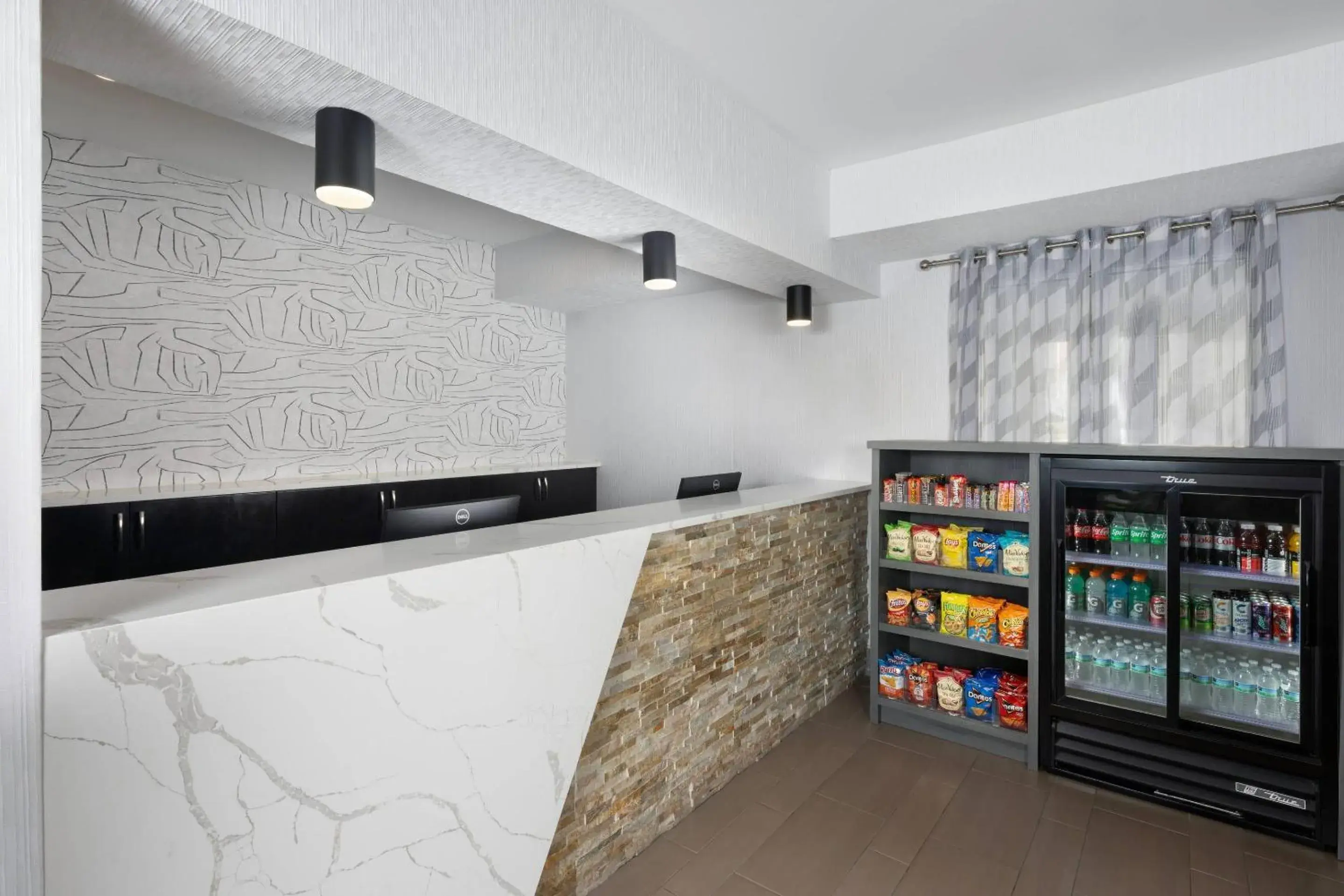 Lobby or reception in Country Inn & Suites by Radisson Asheville Downtown Tunnel Road Lobby or reception in Country Inn & Suites by Radisson Asheville Downtown Tunnel Road