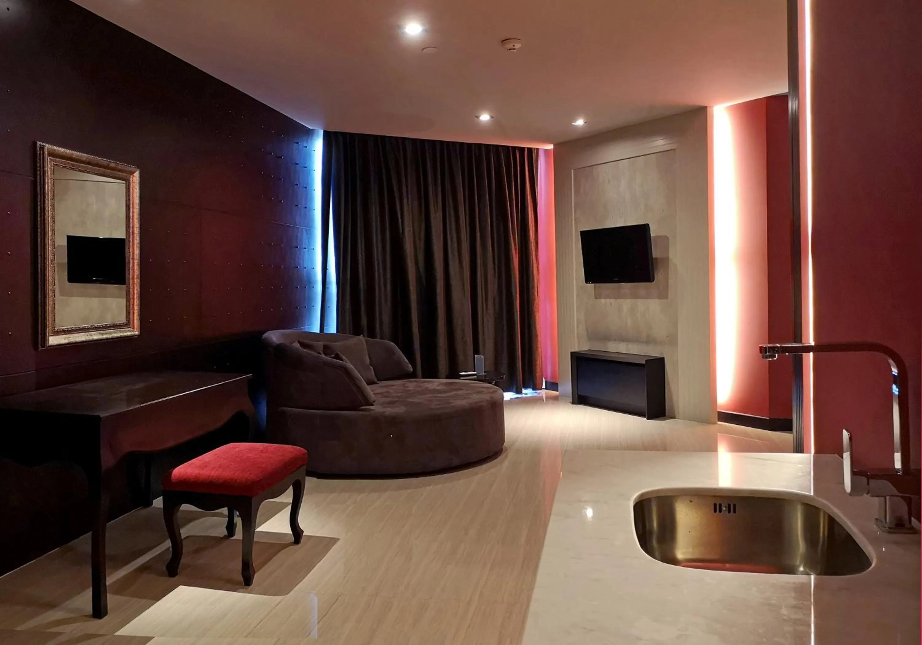 Living room in TSix5 Quarter