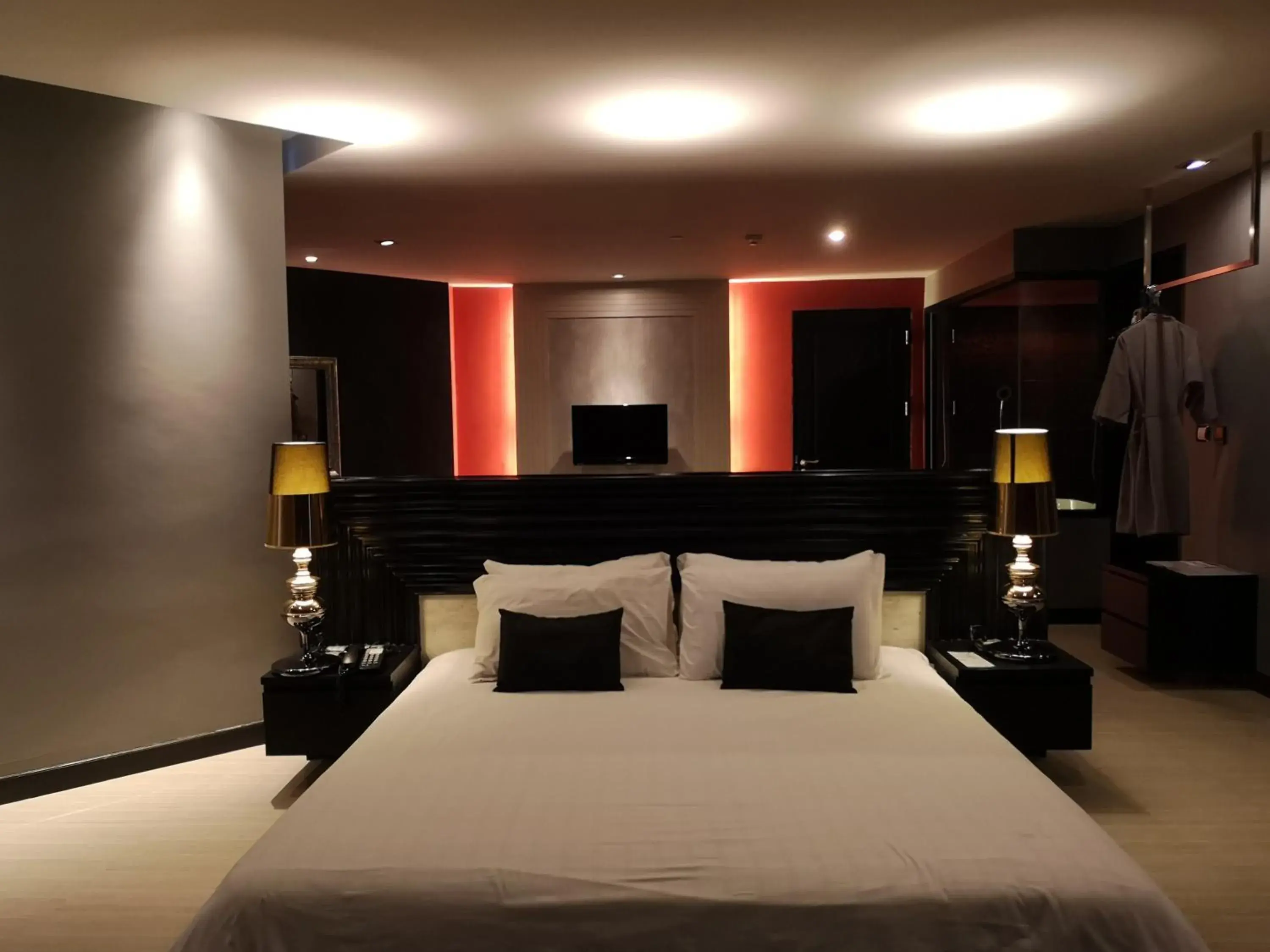 Bedroom, Bed in TSix5 Quarter
