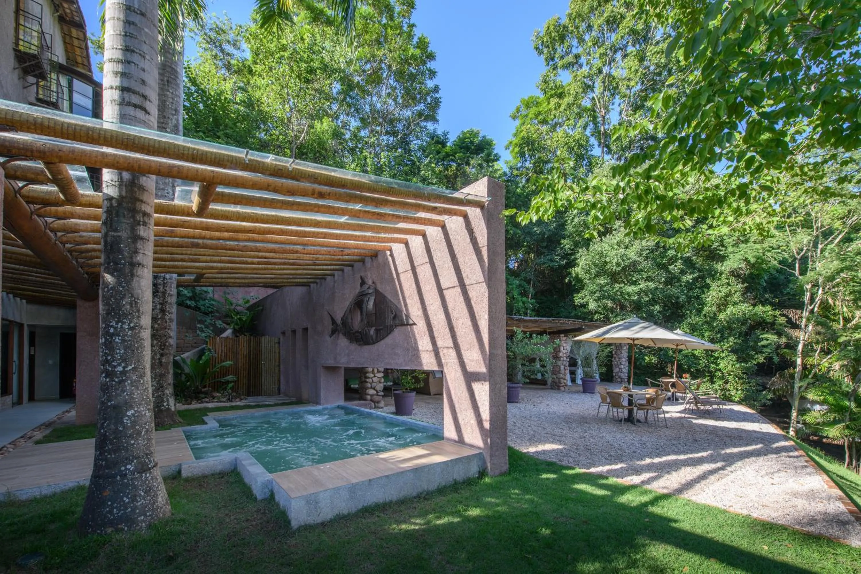 Swimming pool in Hotel Canto das Águas - Roteiro de Charme